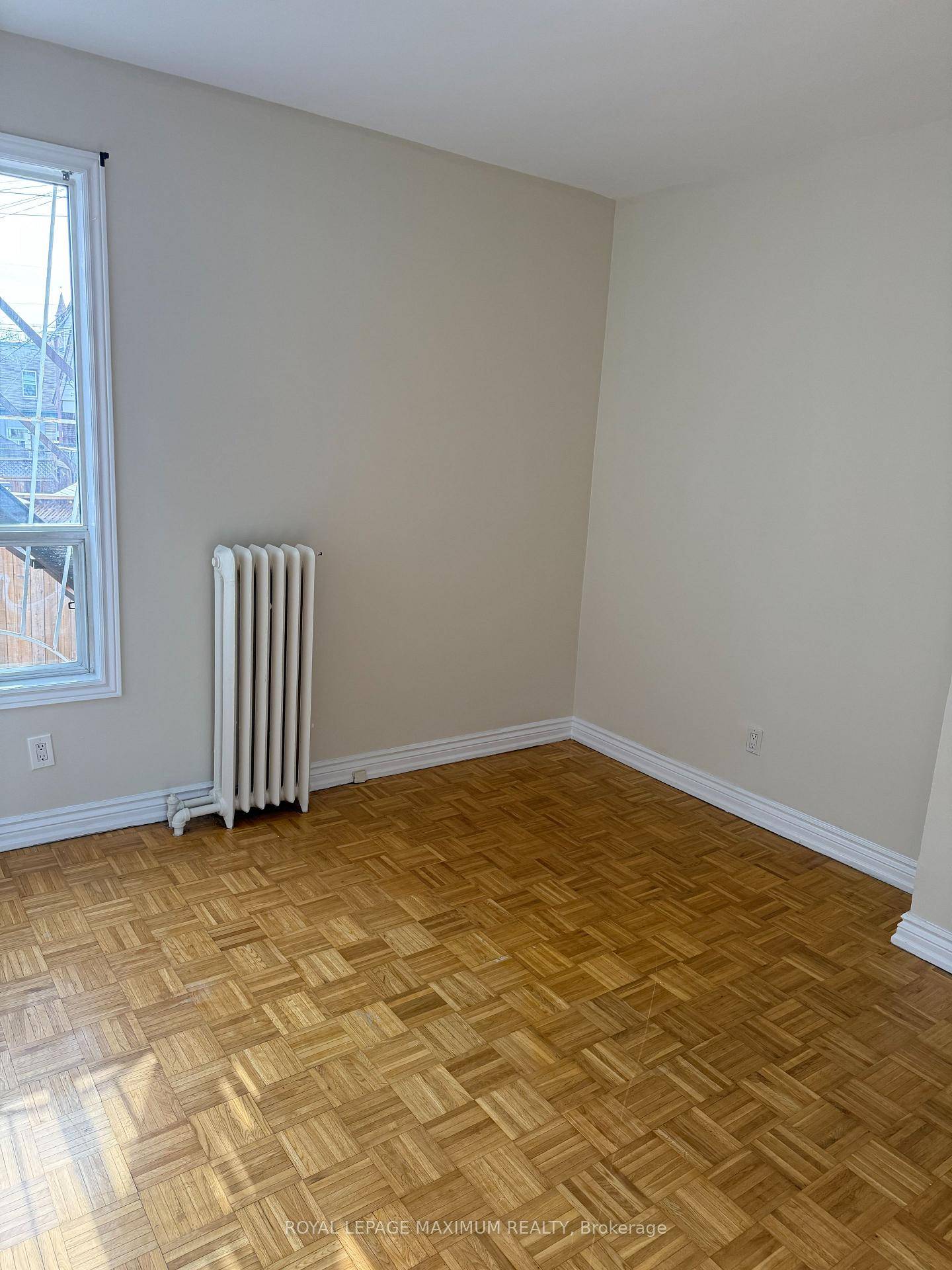 Looking for a cozy and convenient space in the heart of Toronto for an affordable price ?