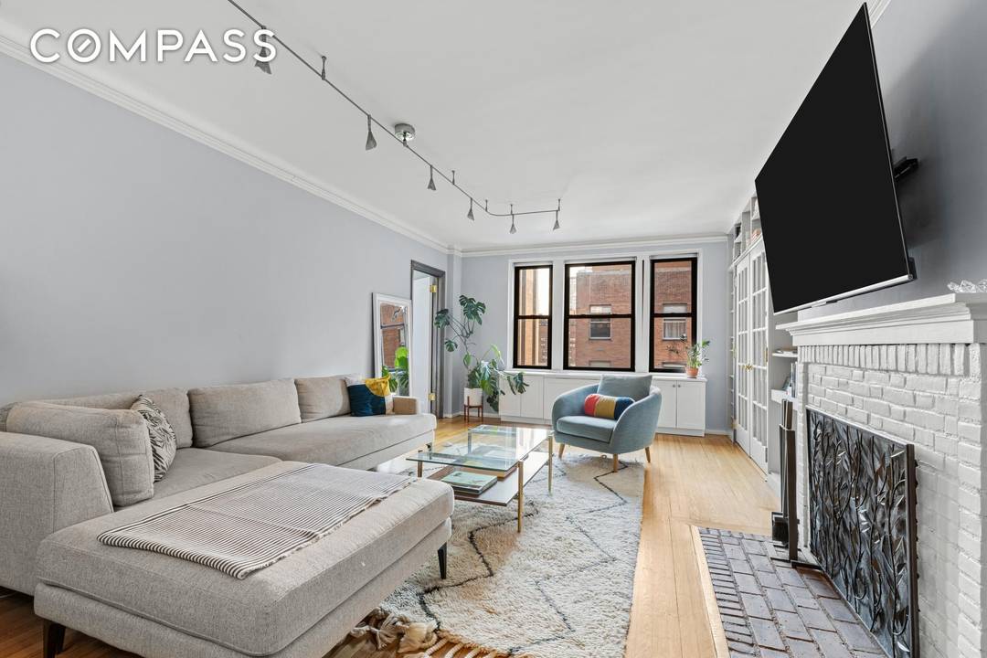 This Sun filled one bedroom, one bath plus home office residence is a true pre war gem, located on a picturesque block in the heart of the Upper East Side.