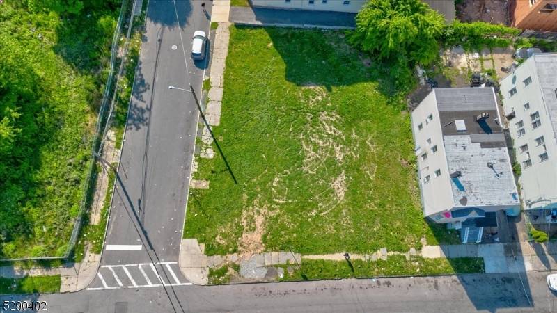 Back on Market ! Vacant lot located in the R 2 District, where it permits 1 3 family dwellings and townhouses.