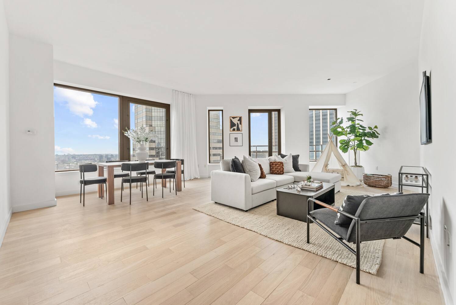 Platinum Properties is proud to present Residence 34C at 75 Wall Street, a stunning home offering sweeping southern, eastern and western city views, a spacious home office and a massive ...
