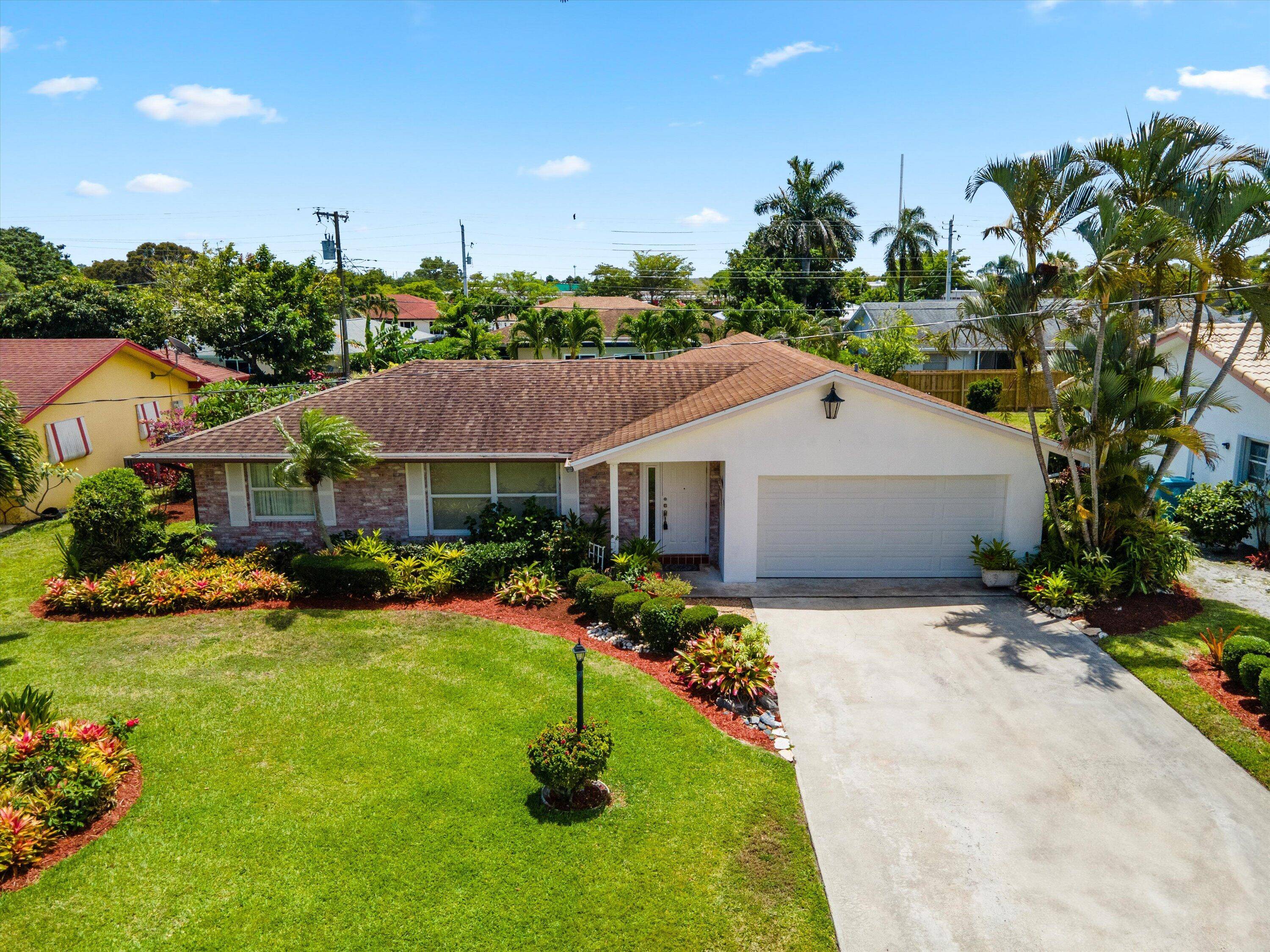 Welcome to Golfview Harbour in Boynton Beach where you will find this charming ranch style garden home.