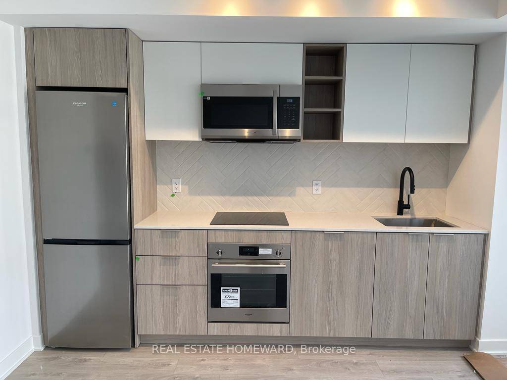 Welcome to this stylish and contemporary condo, a perfect blend of comfort, functionality, and modern design.