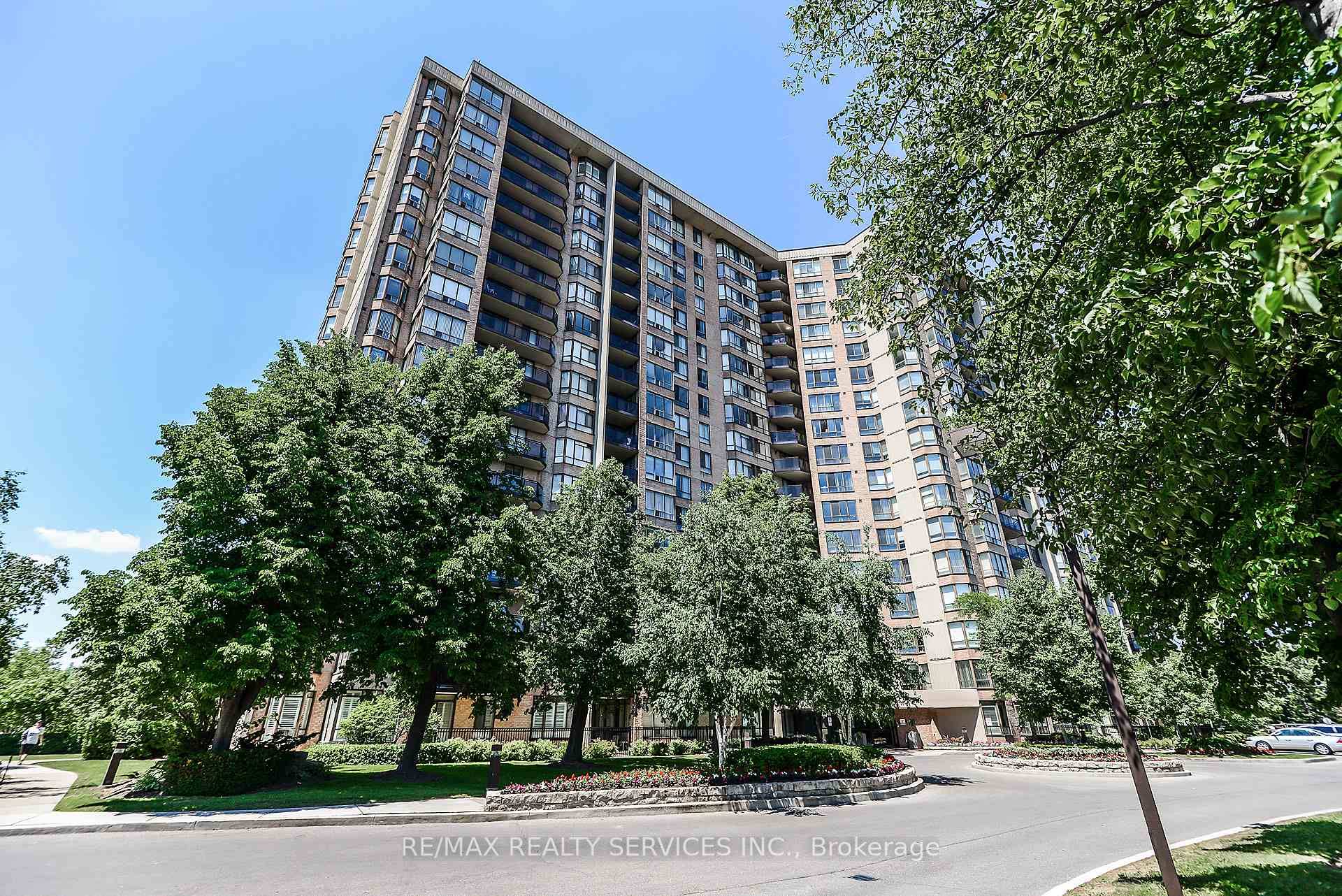 The Crown West condos offers 1267 ft.