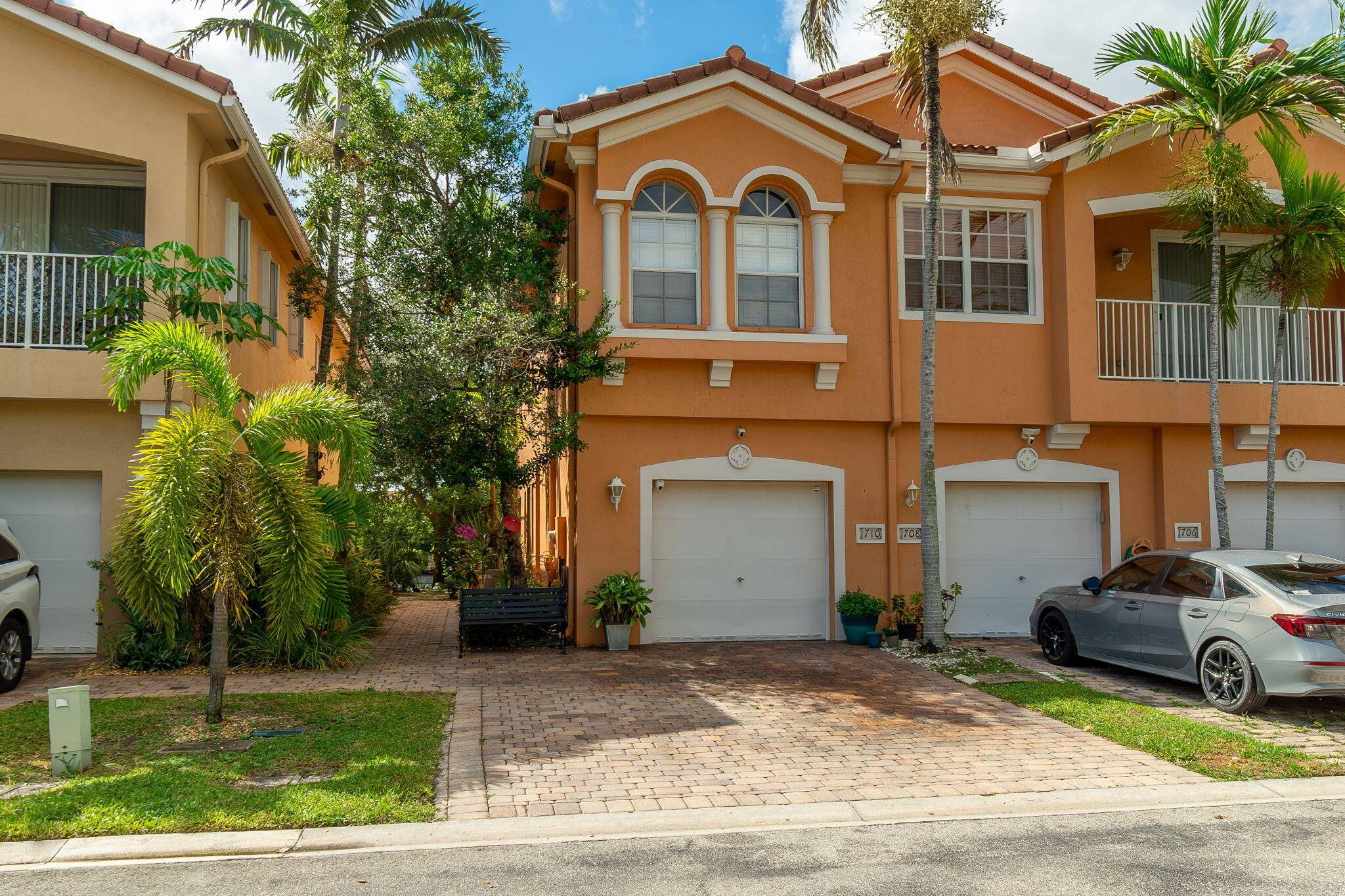 Come and tour this beautiful lake view townhouse in Sierra Bay !