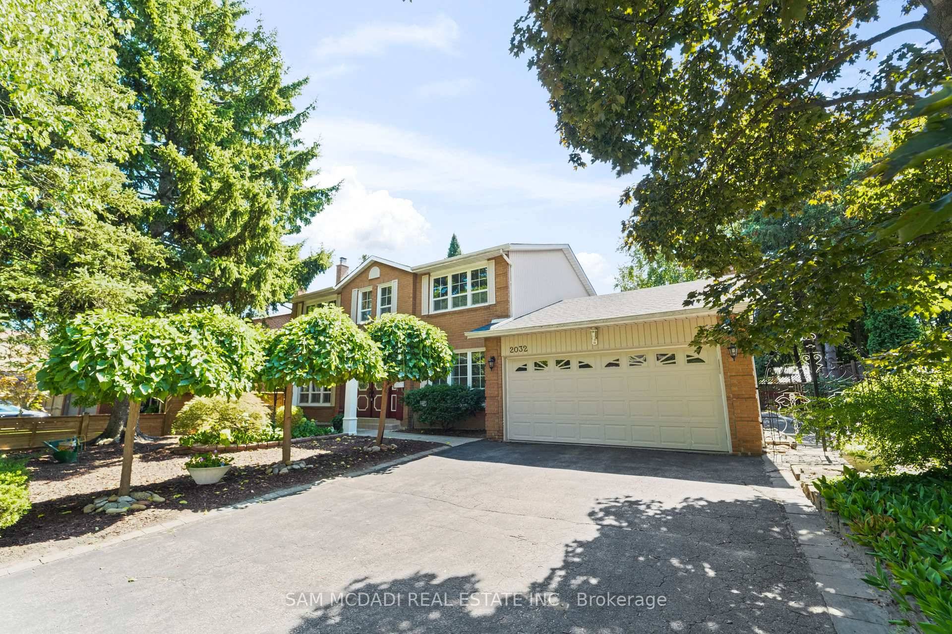 Welcome To A Rare Offering Off Prestigious Mississauga Rd, Just Steps To The Mississauga Golf amp ; Country Club !