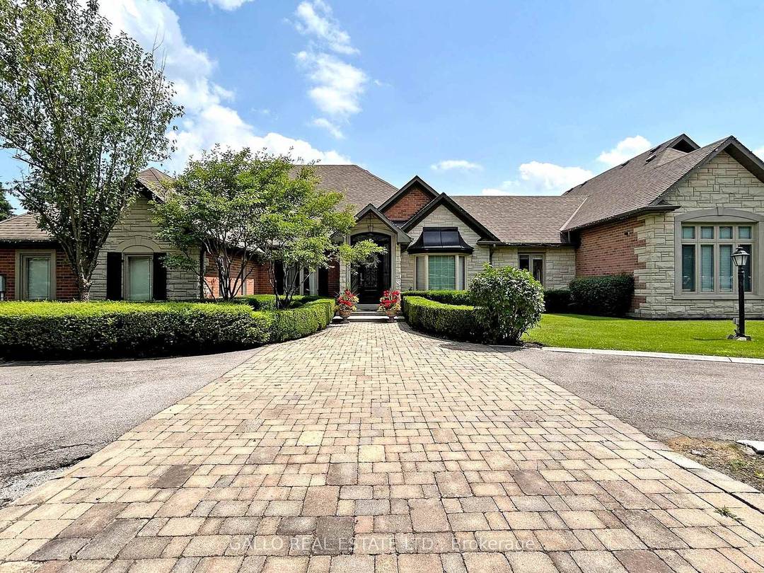 Aurora Estate Living at Its Finest !