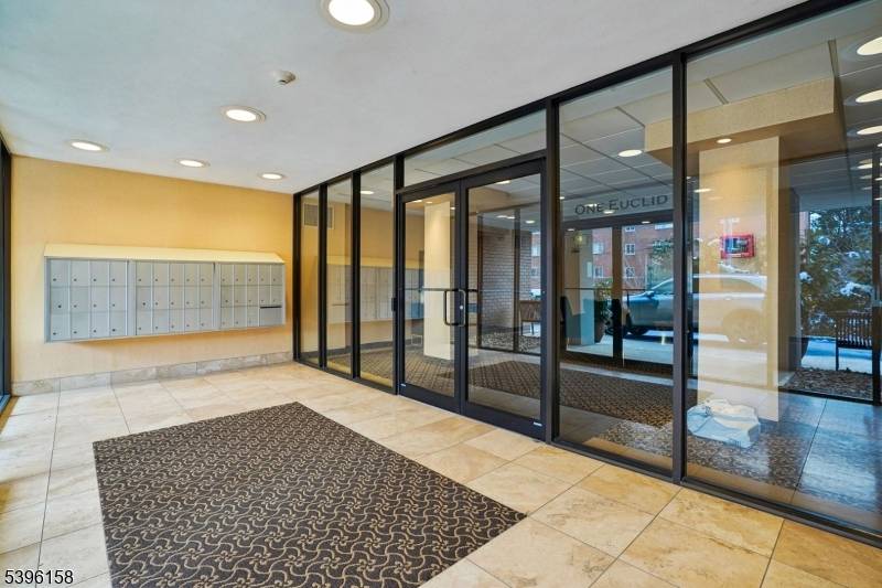 Downtown Summit Location !