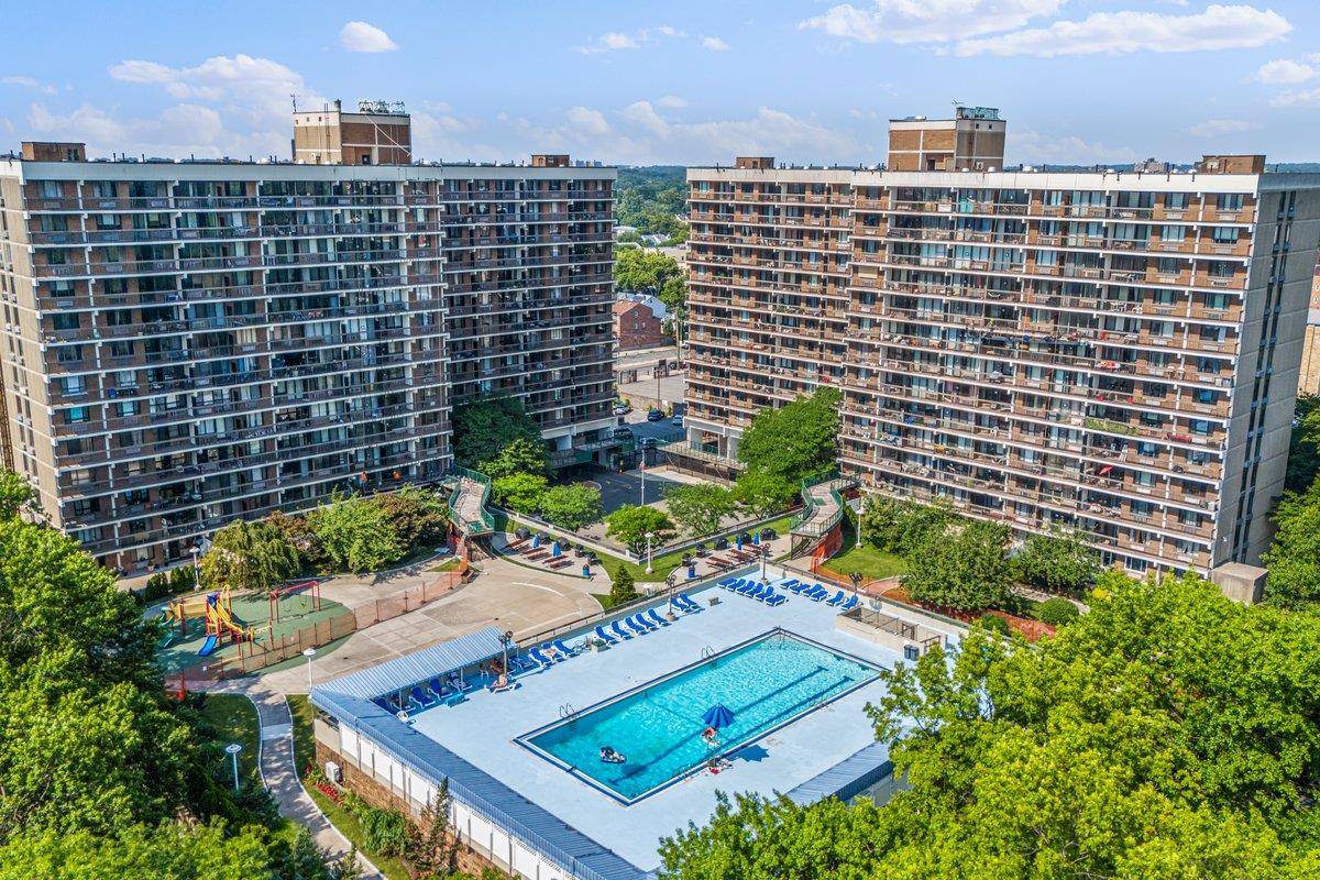 2 bedroom 2 bathroom with terrace in the Village Mall Hillcrest Condo.