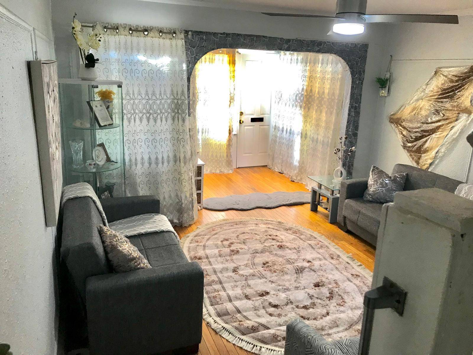 Beautiful 1 family House located in the Jamaica area, featuring a living room, dining area amp ; kitchen, 2 bedrooms with a full bathroom amp ; a fully finished basement ...