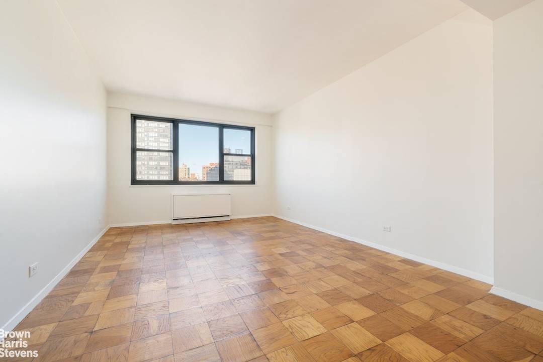 Bathed in natural light, this high floor one bedroom residence at Plymouth Tower captures sweeping northwestern views and offers a bright, thoughtfully designed layout with generous proportions and abundant storage ...