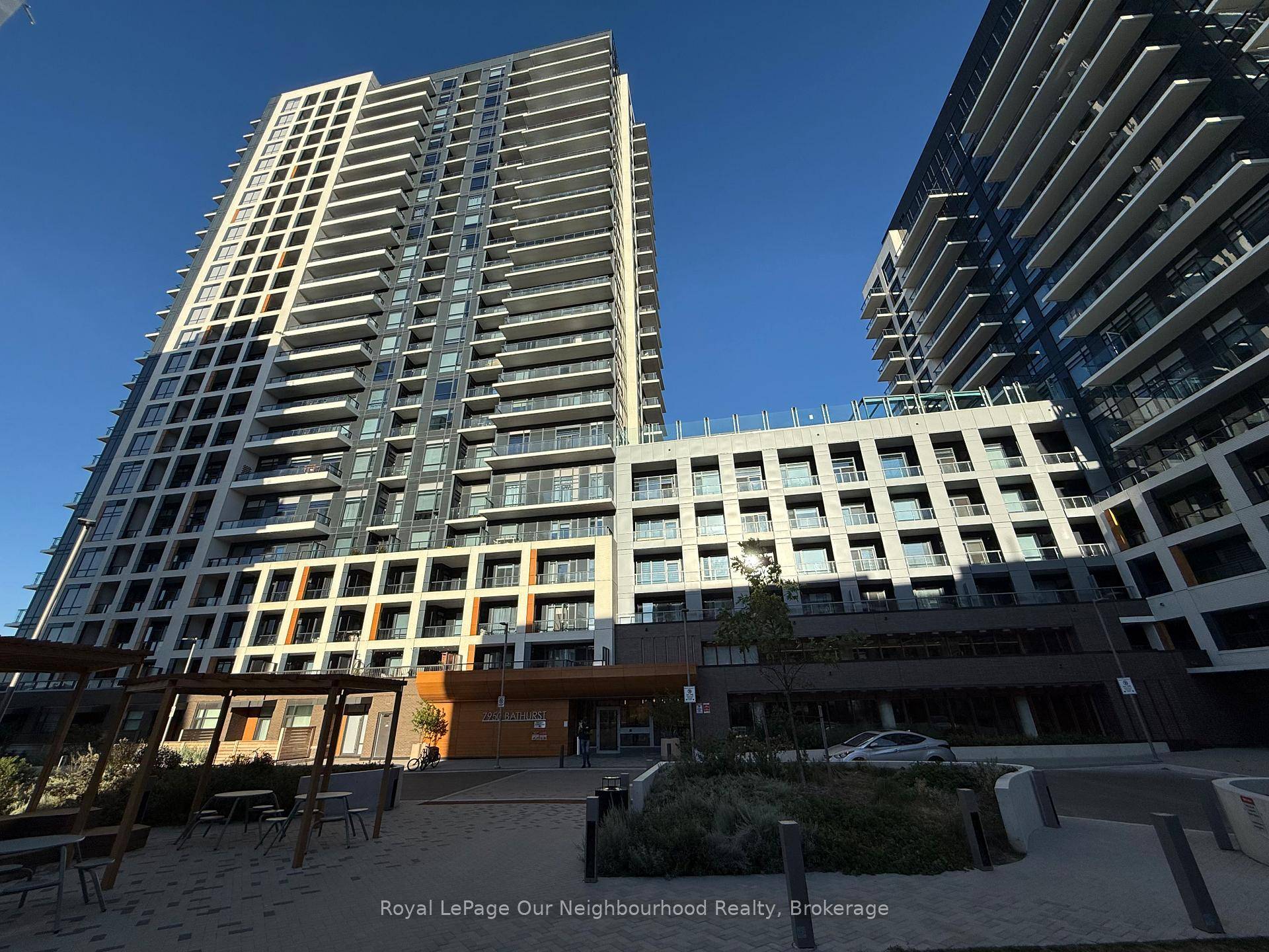 Welcome to 7950 Bathurst Street in Vaughan a luxurious one bedroom, one bathroom condo offering breathtaking 25th floor views and modern living at its finest.