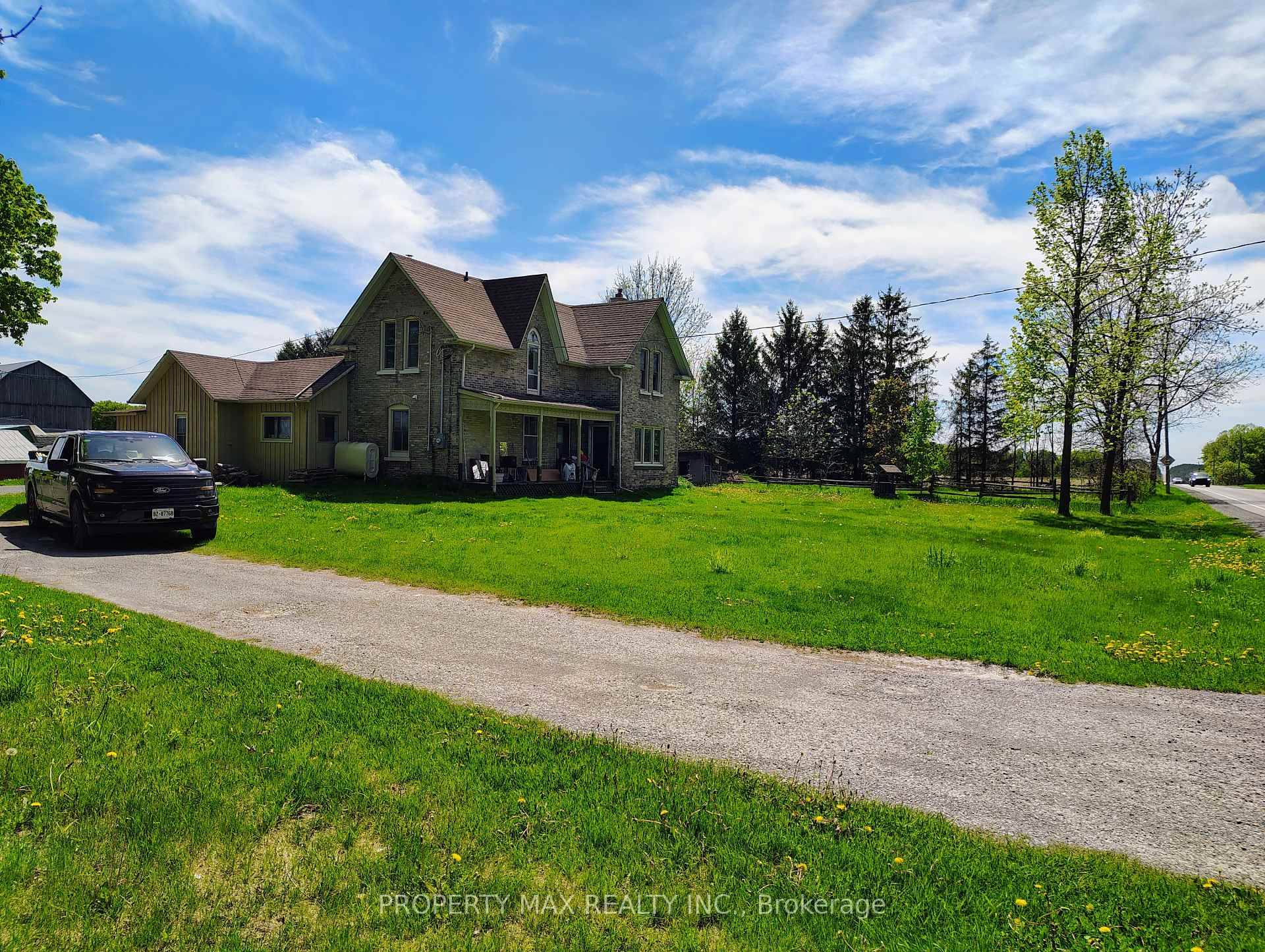 This is a rare opportunity to own a stunning about 2 acre farm in Stouffville, boasting breathtaking high elevation views of rolling hills and mature trees.