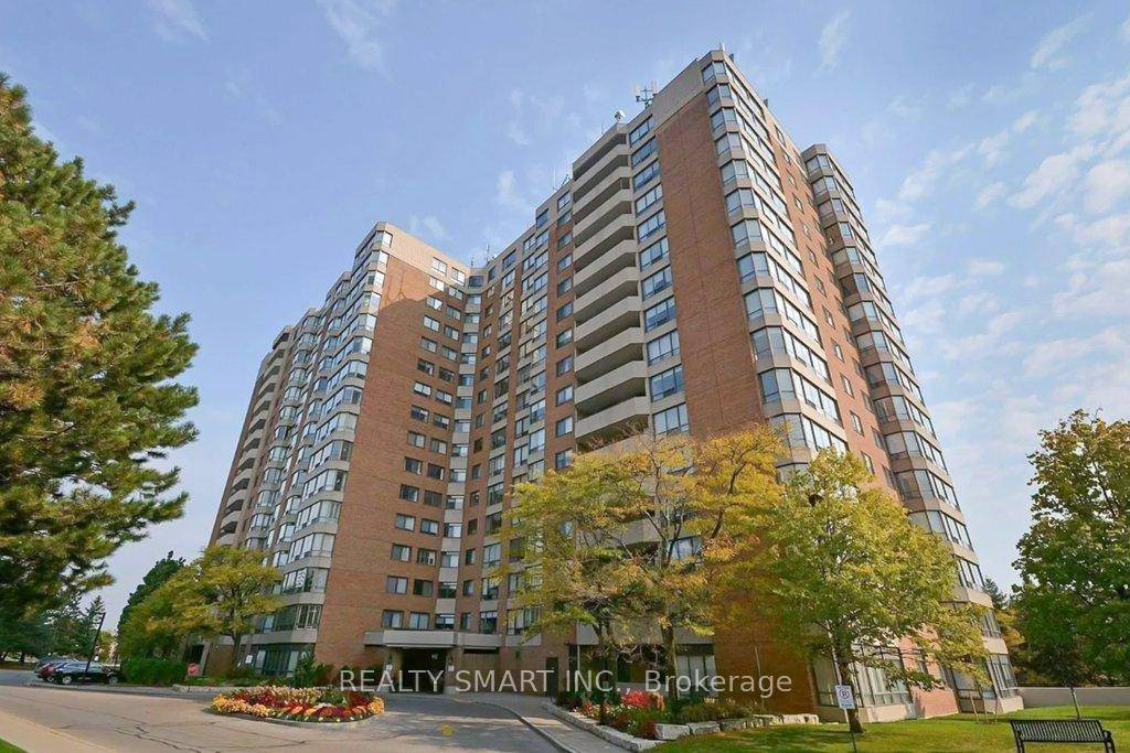 Prime Location in the Heart of Thornhill.