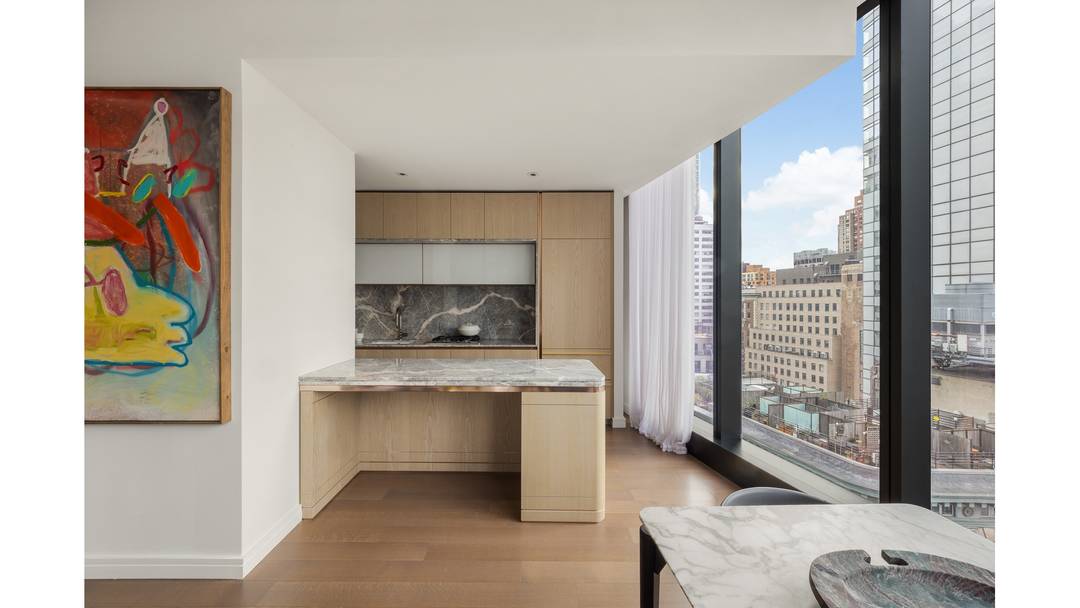 Immediate Occupancy Welcome to Residence 32D at The Greenwich by Rafael Vinoly, a three bedroom, three and a half bathroom home with northern and western exposures.
