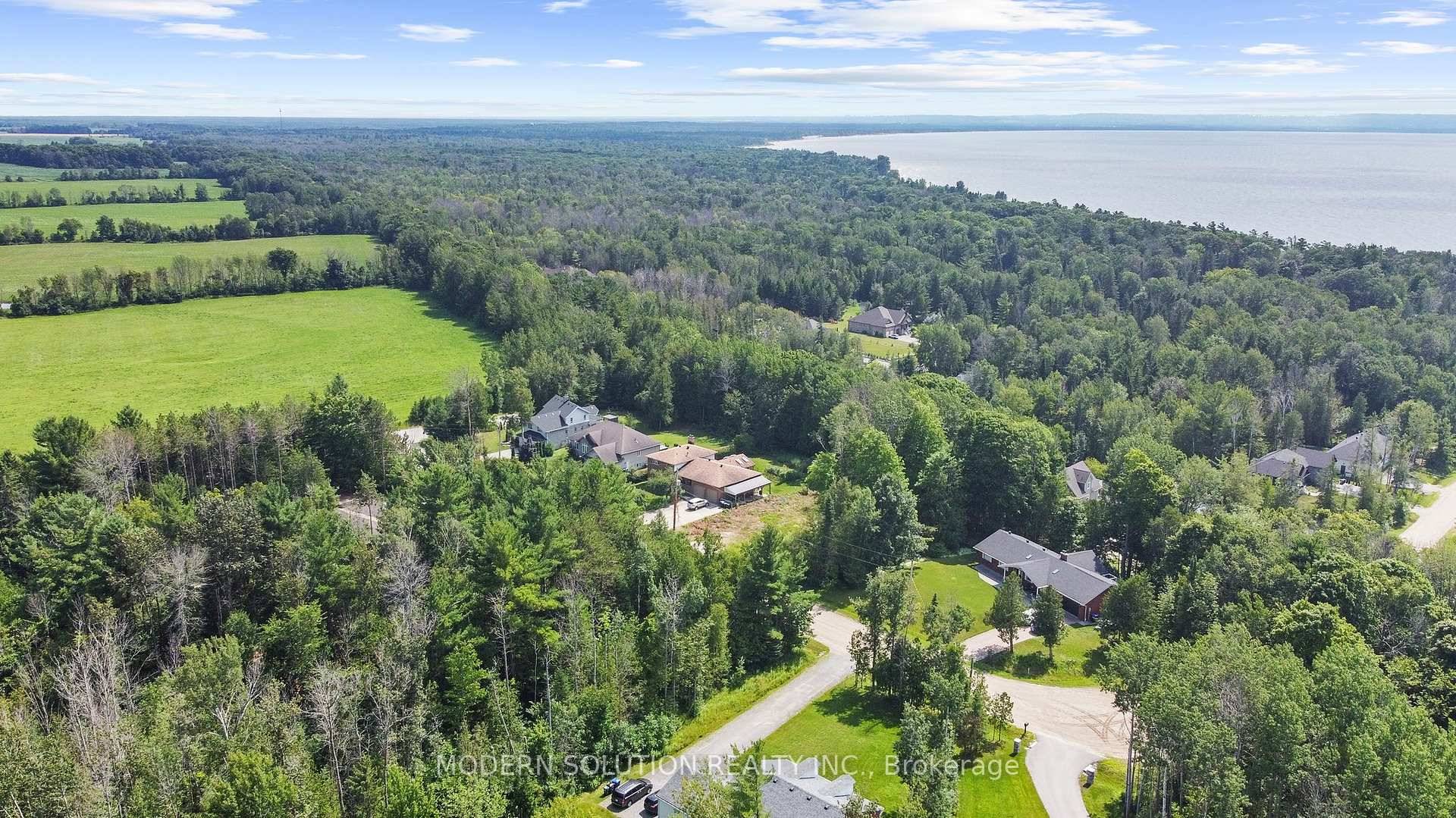 This 5 bed 2 bath home in sought after Woodland beach community is surrounded by established neighbours and your own forest sanctuary.