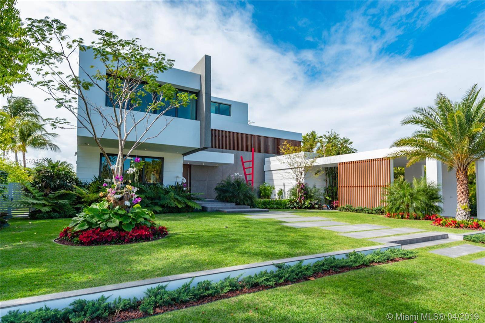 Gorgeous waterfront estate offering the ultimate level of luxury and perfection 2019.