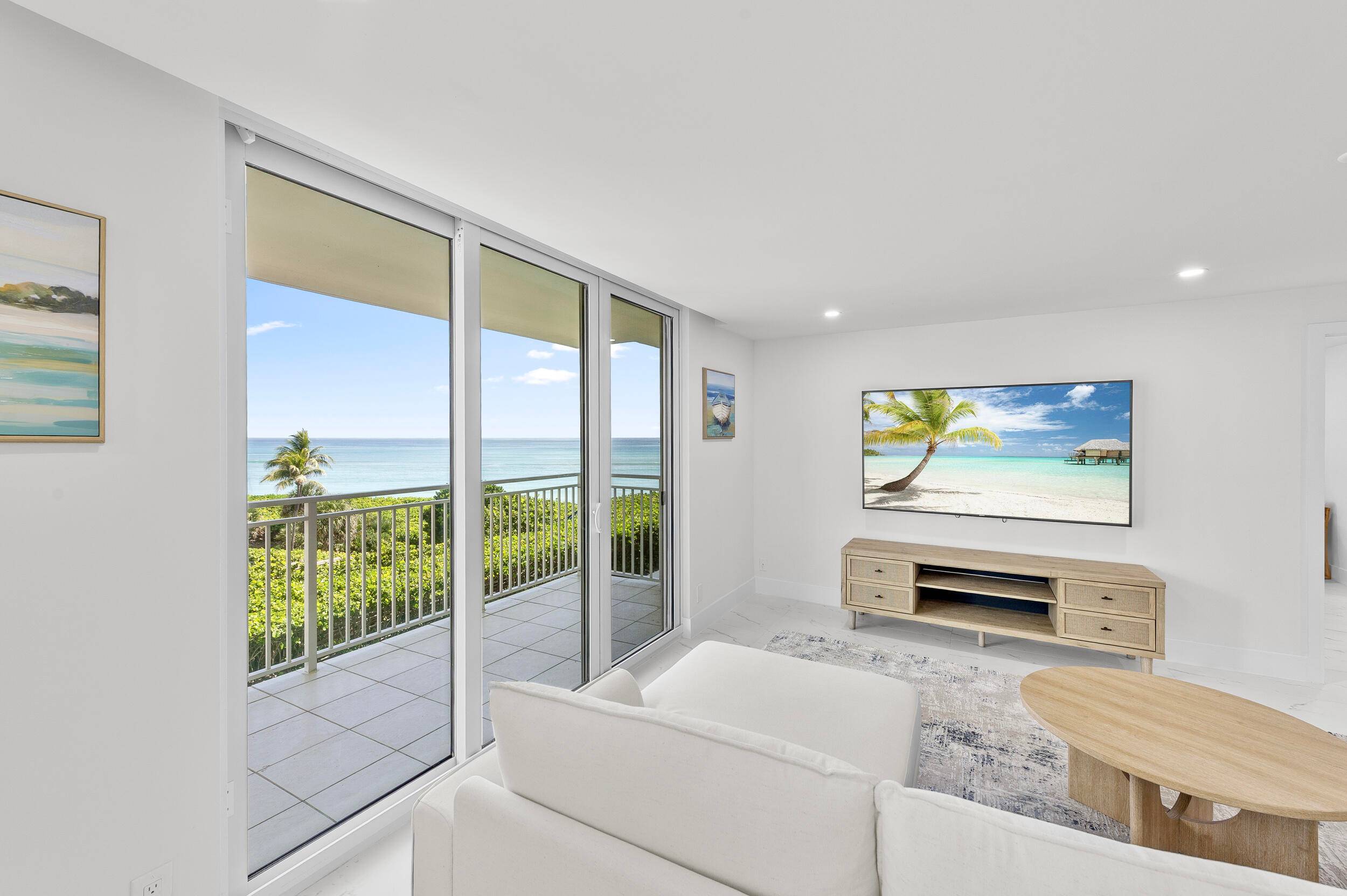 This is a showstopper in the heart of Juno Beach !