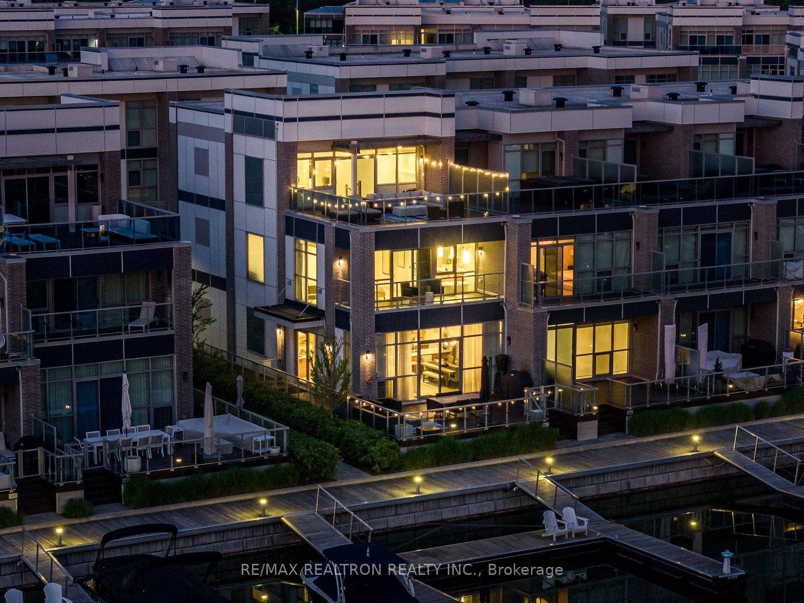 Designer Island Townhome with Panoramic Water Views This show stopping, designer furnished 3 storey end unit Island Townhome represents the pinnacle of luxury waterfront living at Friday Harbour.