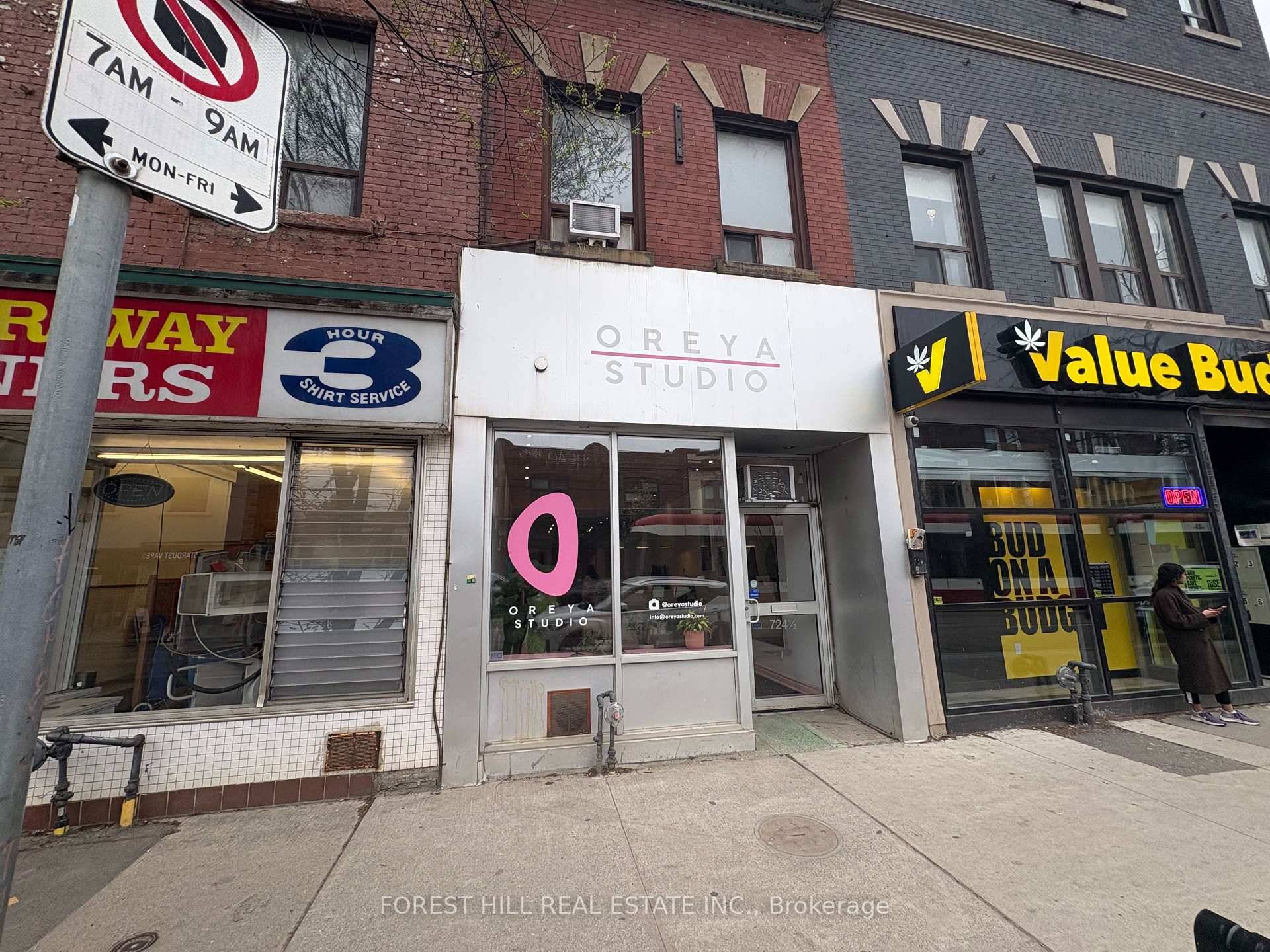 Spacious Retail Space With High Ceilings, Ready For Your Next Business !