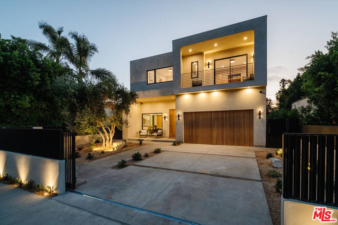 819  N Ogden Dr 5BR Hollywood Hills East La
