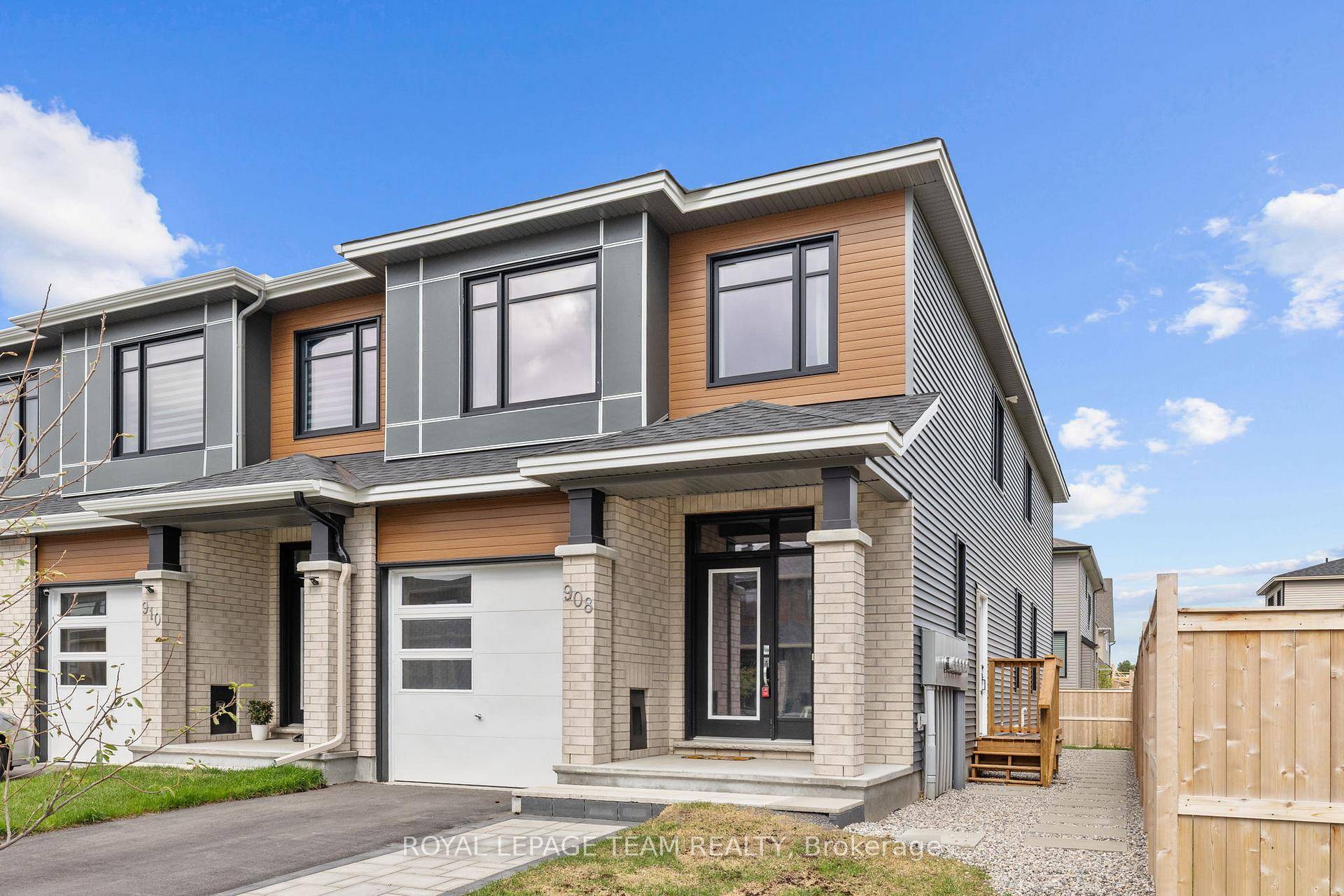 FOR RENT ! This ALL INCLUSIVE gorgeous UPPER LEVEL END UNIT townhome is the coveted Gala model by Tartan Homes, offering OVER 2, 000 SQFT of beautifully thought out living ...