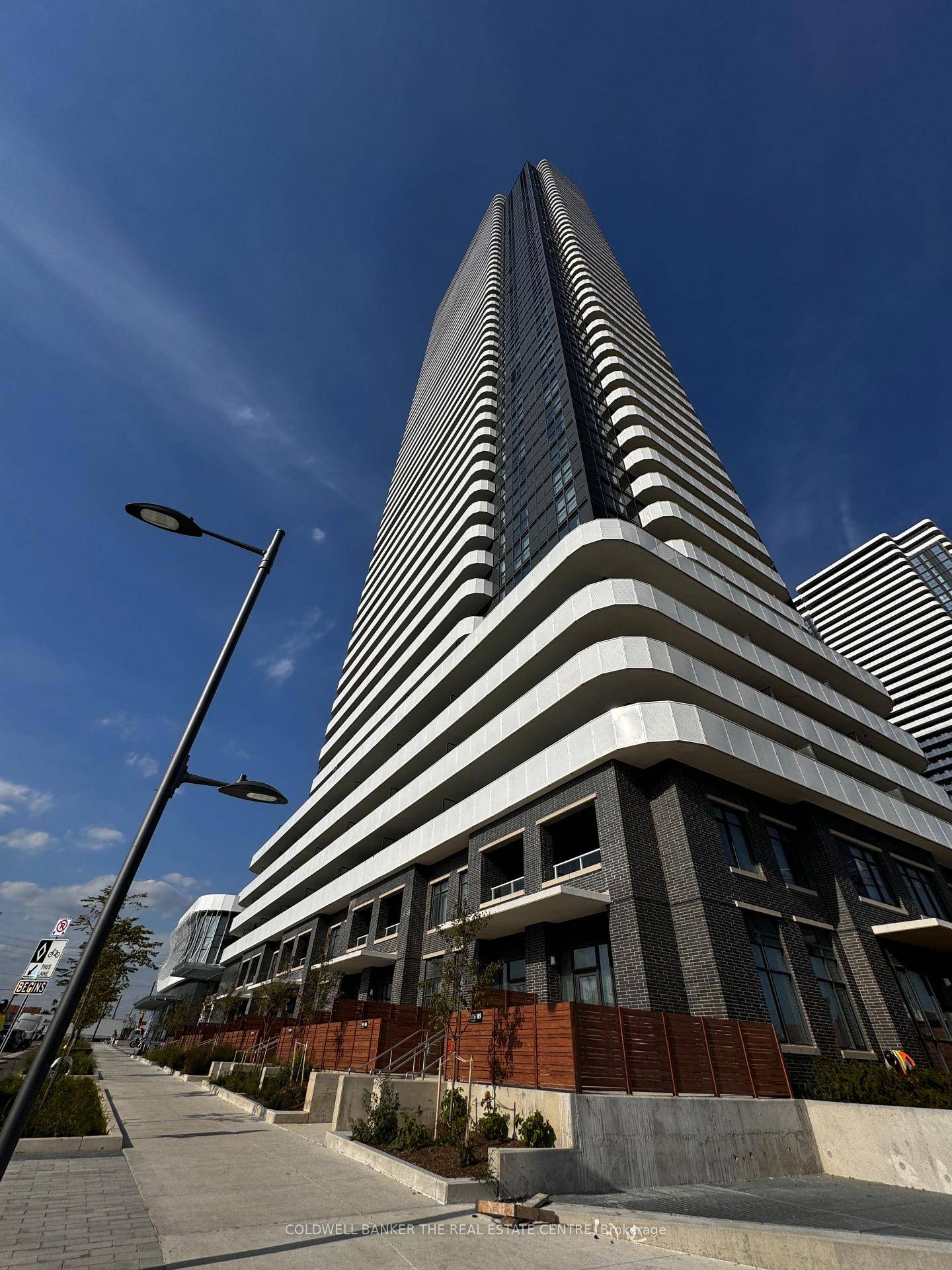 Welcome to this never lived in 1 bedroom, 1 bathroom condo in the highly anticipated Assembly Park community near Vaughan Metropolitan Centre !