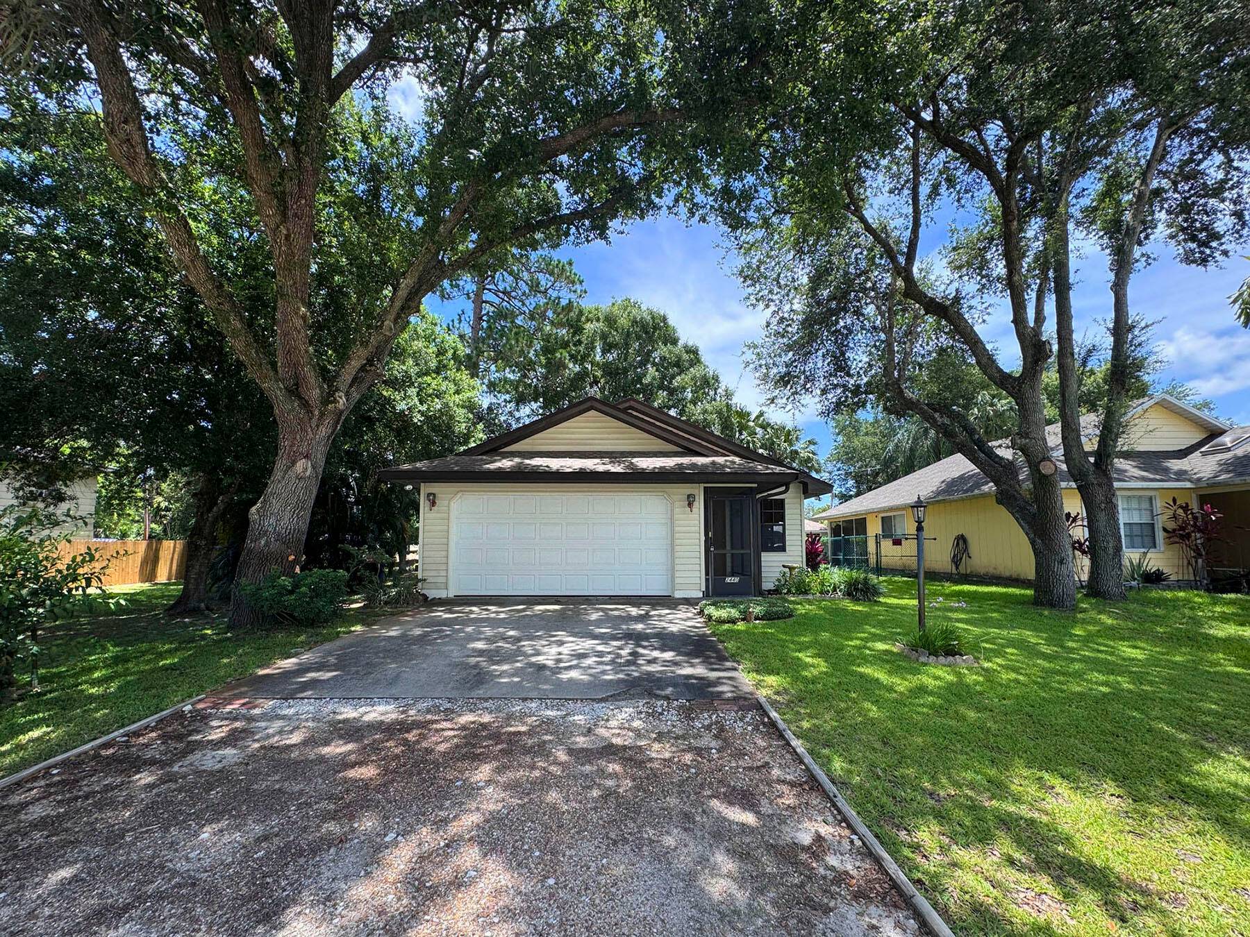 Charming 2BR 2BA single family home on a rare double lot !