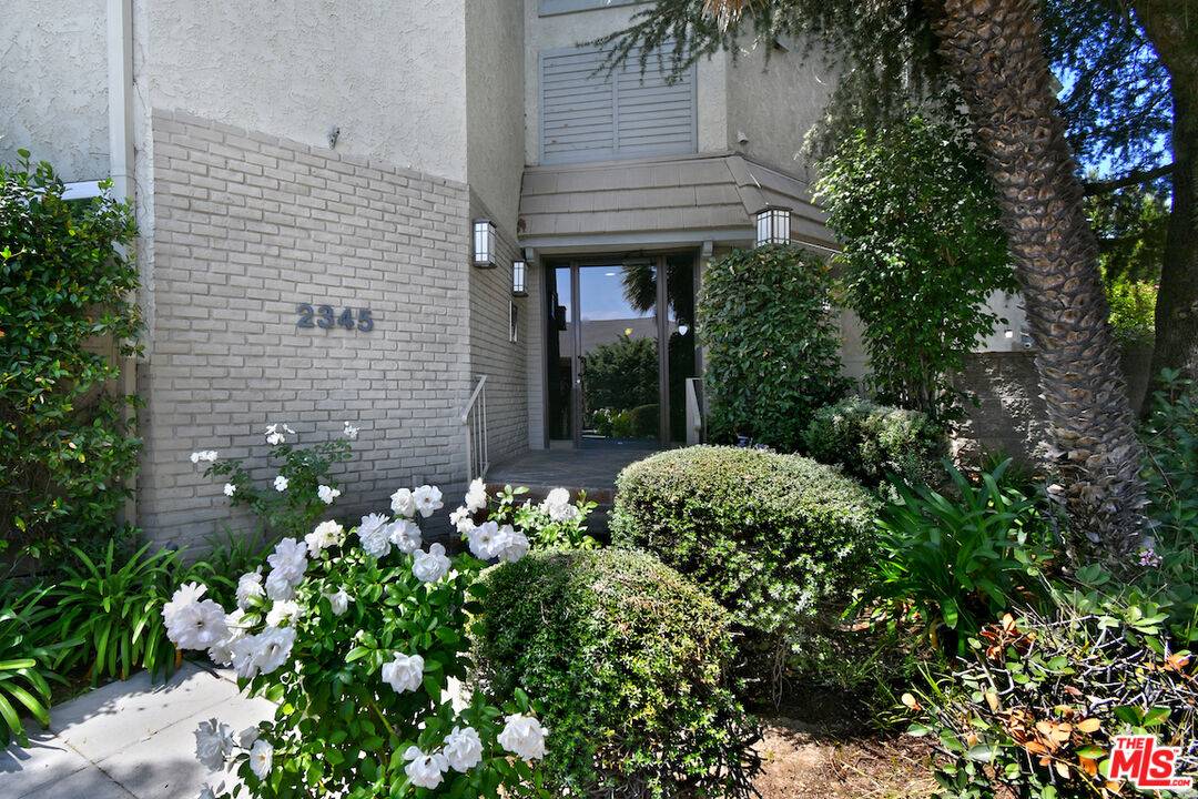 2345   Roscomare Rd 2BR Bel Air La