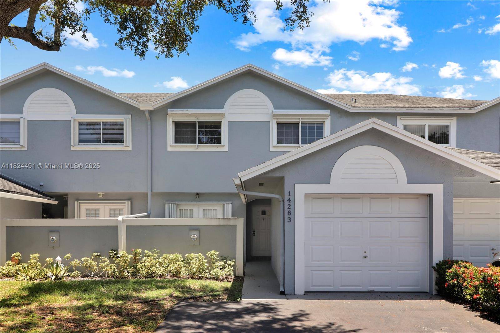 Don't miss the opportunity to own this spacious, sought after two story townhome in the desirable Place Royale, also known as La Jolla West community.
