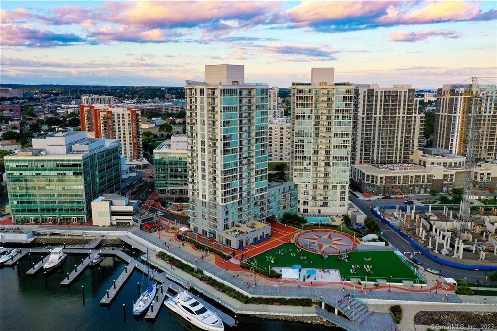 Experience Luxury Waterfront Living at The Beacon at Harbor Point Discover Stamford's premier luxury waterfront high rise, The Beacon at Harbor Point.