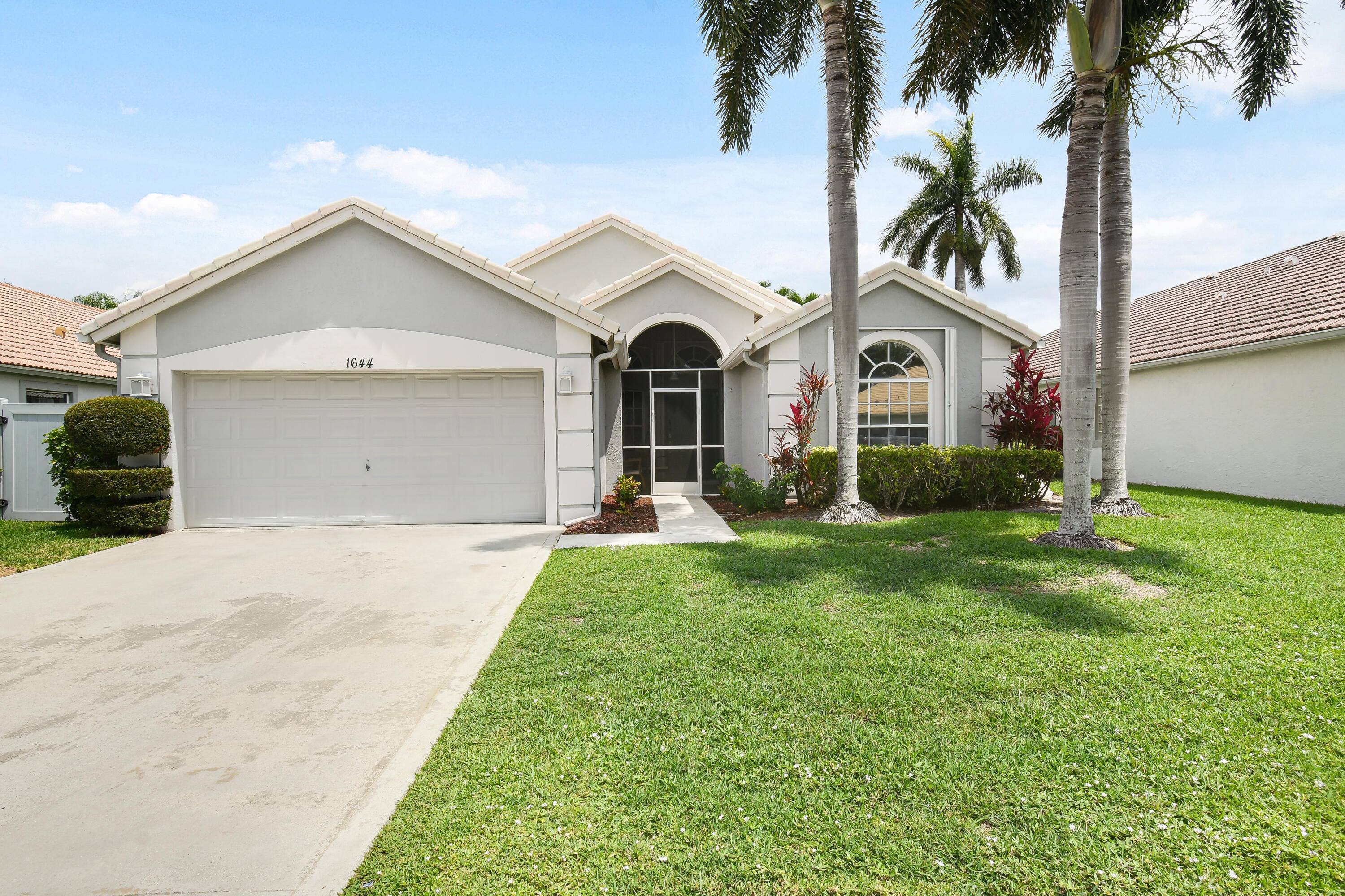 Discover the perfect blend of comfort and functionality in this 3 bedroom, 2 bath home, nestled in the desirable Wellington's Edge.