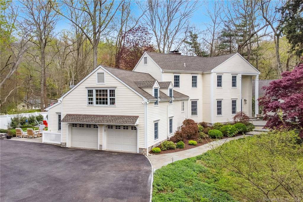 Enjoy a chance to escape city life in this North Stamford rental set beside a peaceful bird sanctuary.