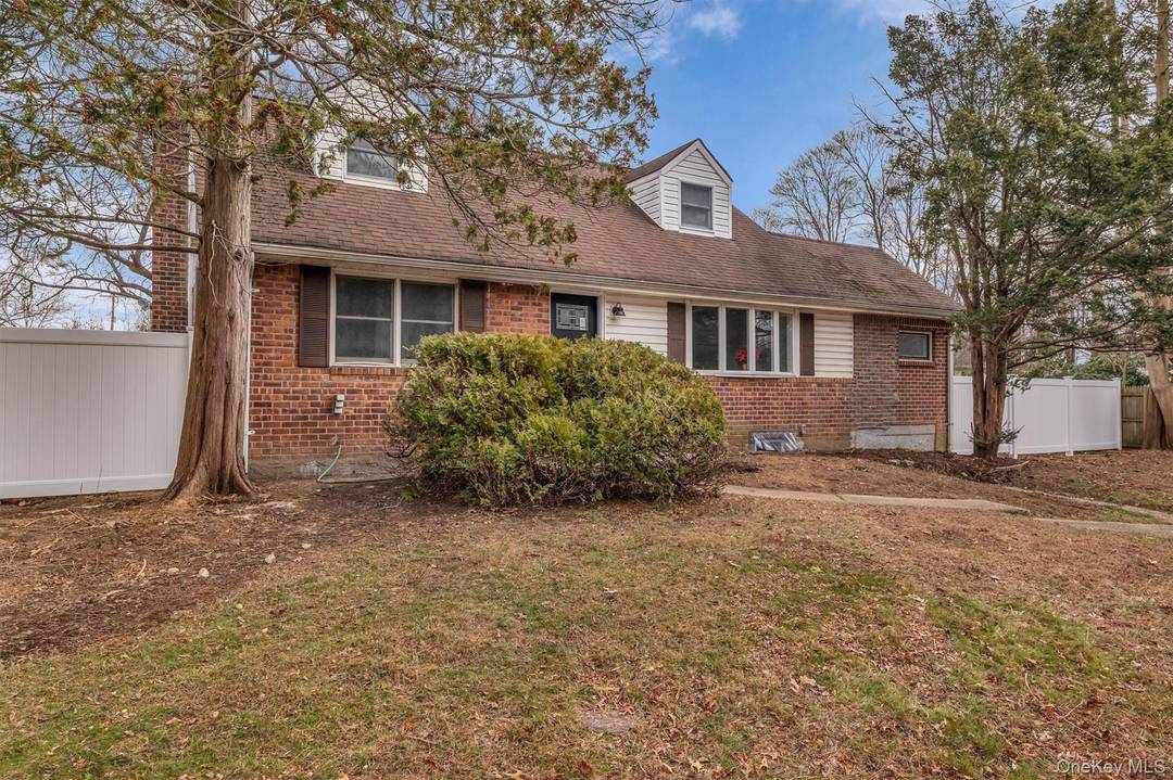 Welcome to this beautiful exp cape offering 5 bedrooms Lr Dr, Master bedroom with full bath, new kitchen w granite countertops, stainless steel appliances, hardwood floors, new central air, natural ...