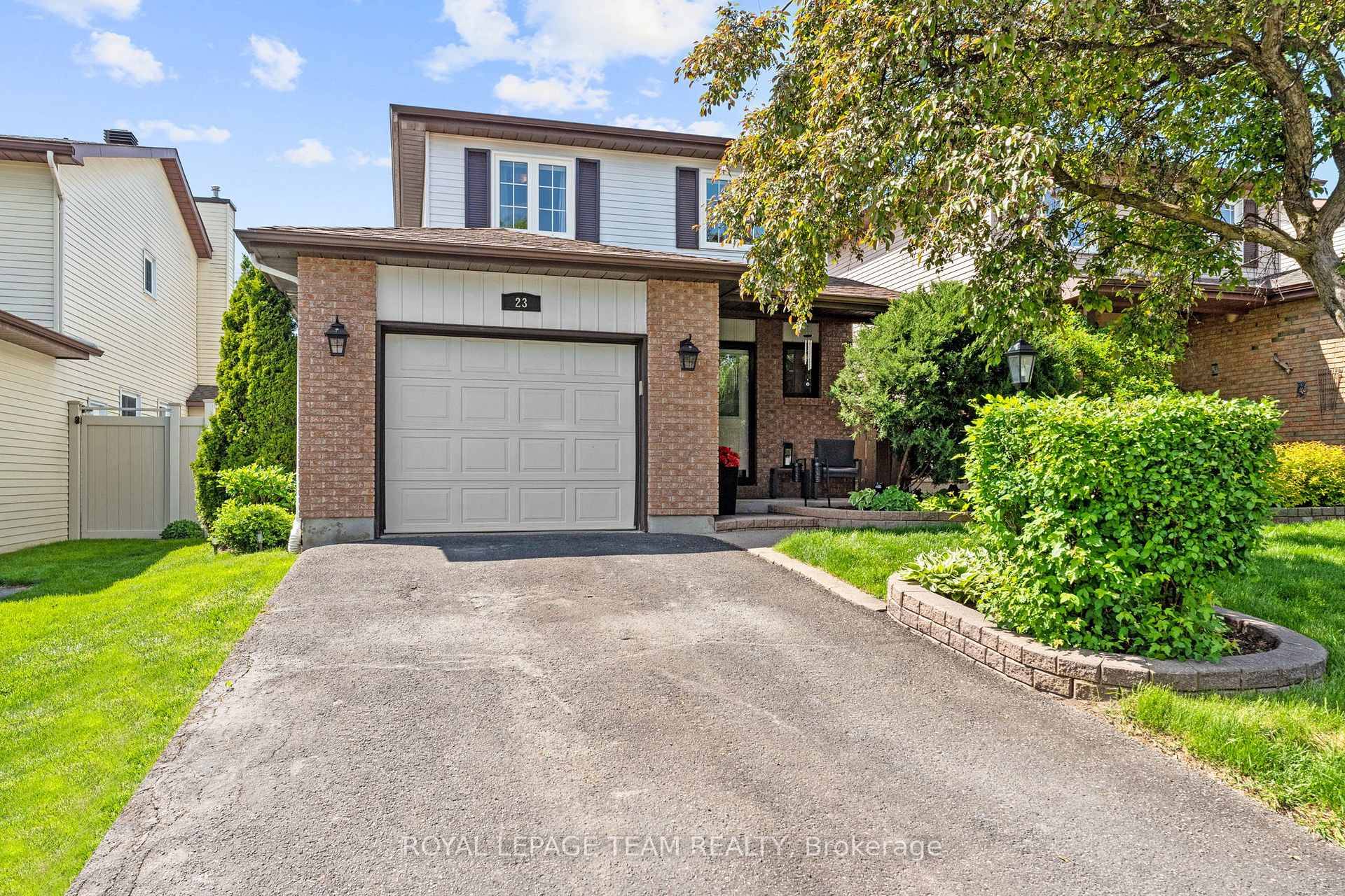 This beautifully updated 3 bedroom, 3 bath in family friendly Barrhaven is ideally located, enjoying no front or rear neighbours.
