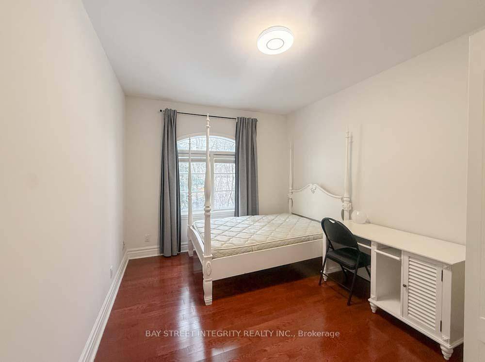 Desirable Bayview amp ; Finch Home With Nice And Clean Renovated Room On 2nd Floor.