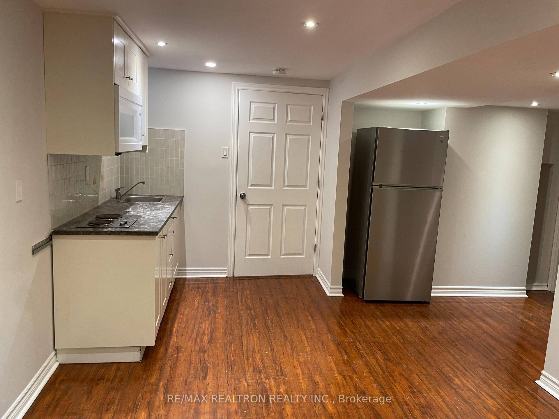 Clean, Bright And Roomy Basement For 1 Individual.