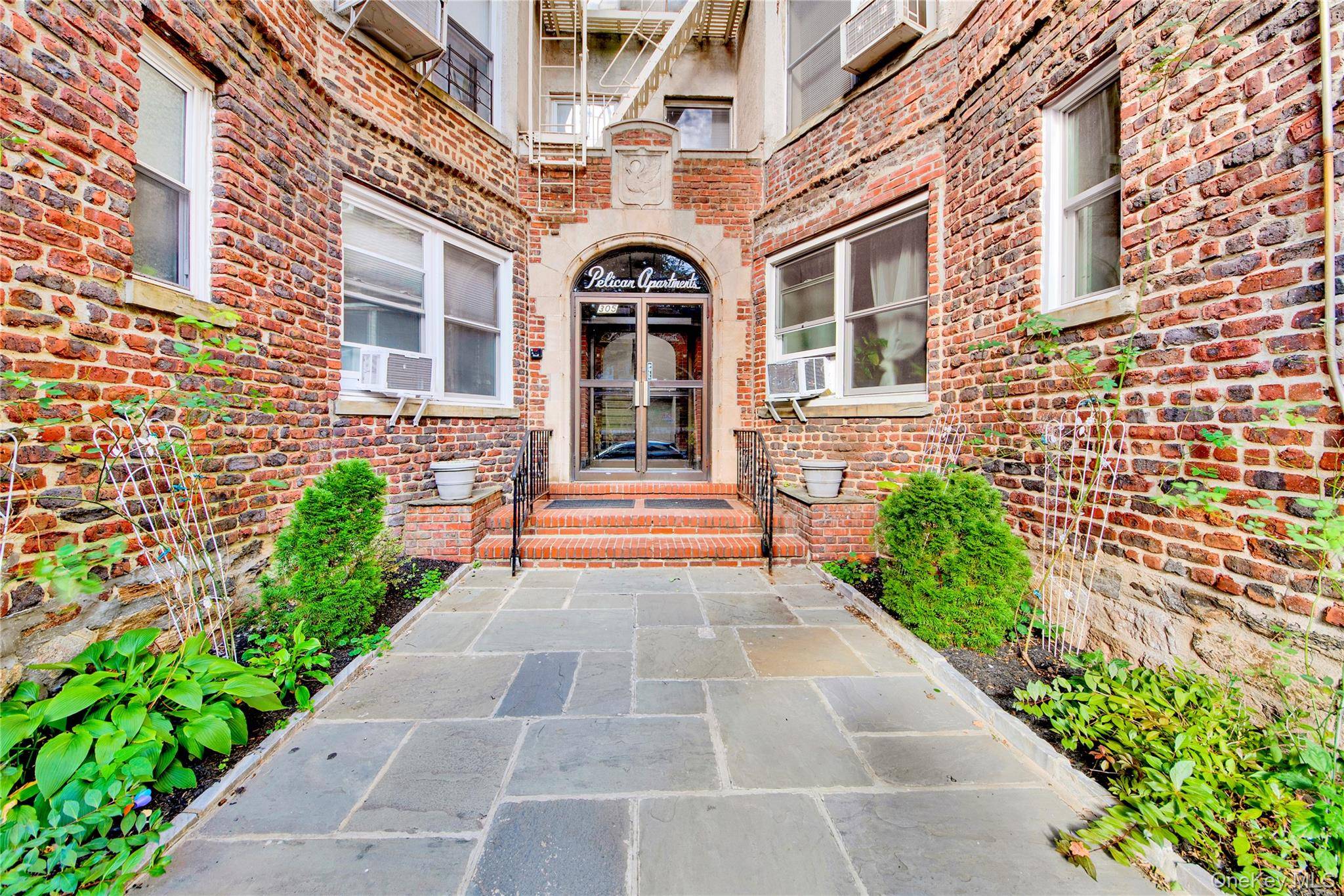 Welcome to 305 Sixth Avenue, a beautifully renovated top floor apartment that combines modern comfort with village charm in the heart of Pelham !