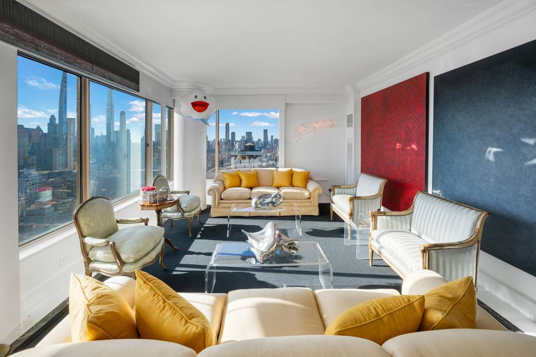 BRAND NEW ON MARKET VIEWS, LIGHT, SPACE, LOCATION AND MORE !