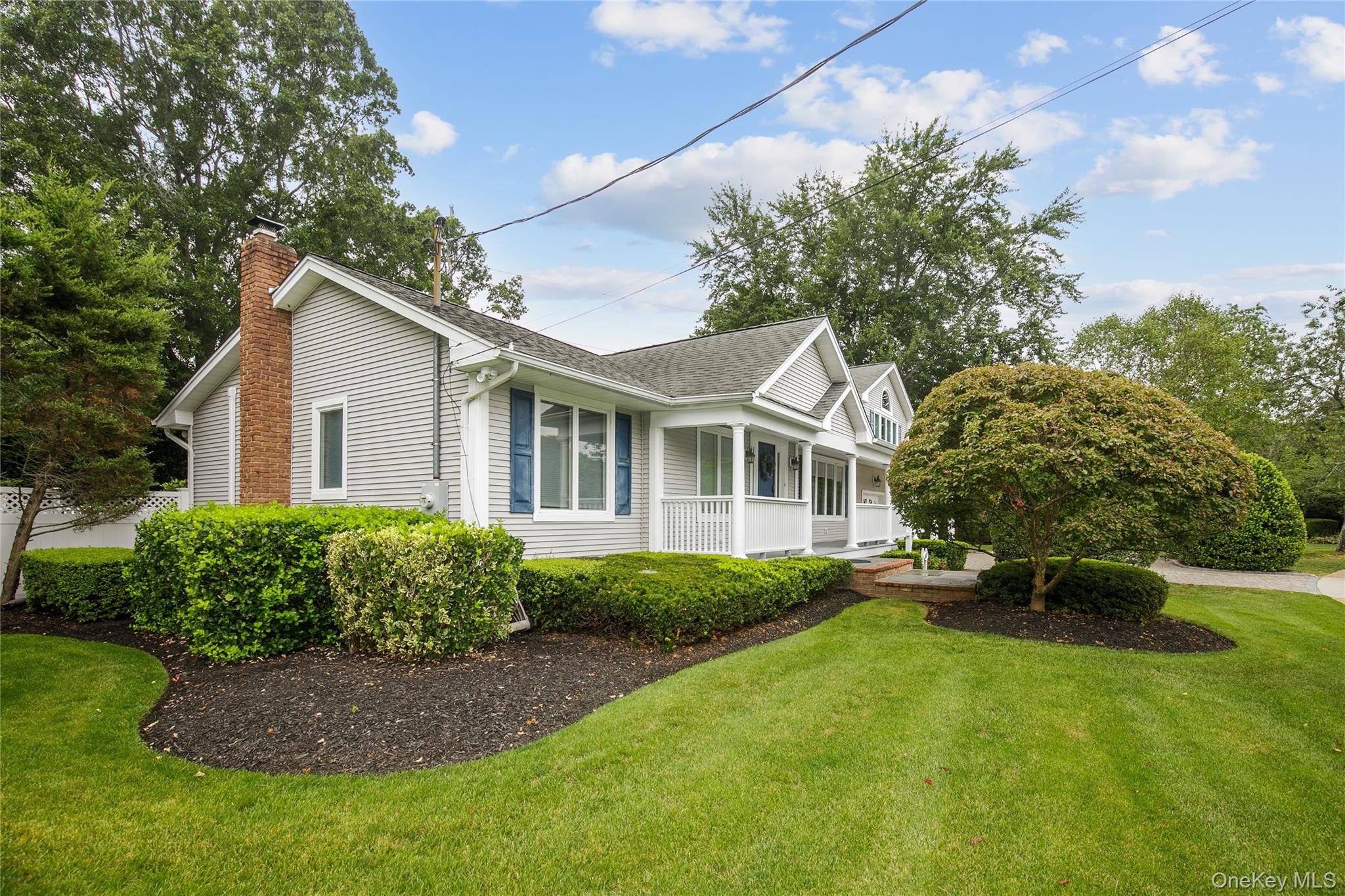 Welcome to this captivating Expanded Ranch in the heart of Syosset, New York.