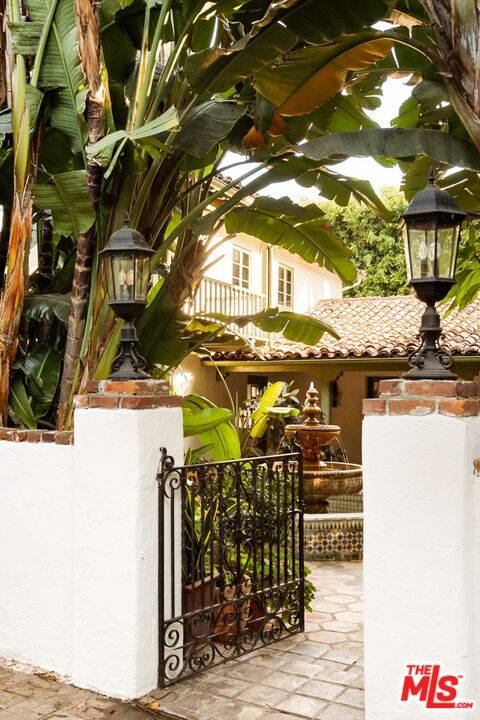 1800 Outpost Dr 4BR Hollywood Hills East La