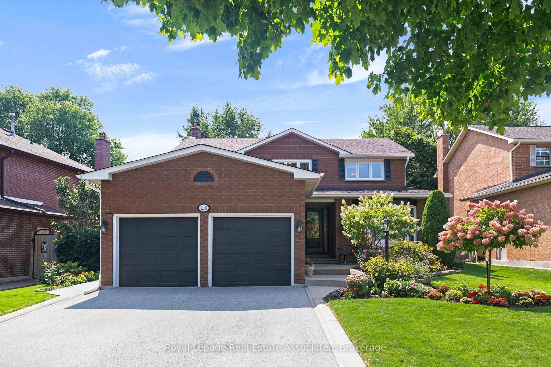 Welcome to this beautifully maintained executive home, nestled in the prestigious Glen Abbey community renowned for its family friendly atmosphere and one of Oakville's highest rated school districts.