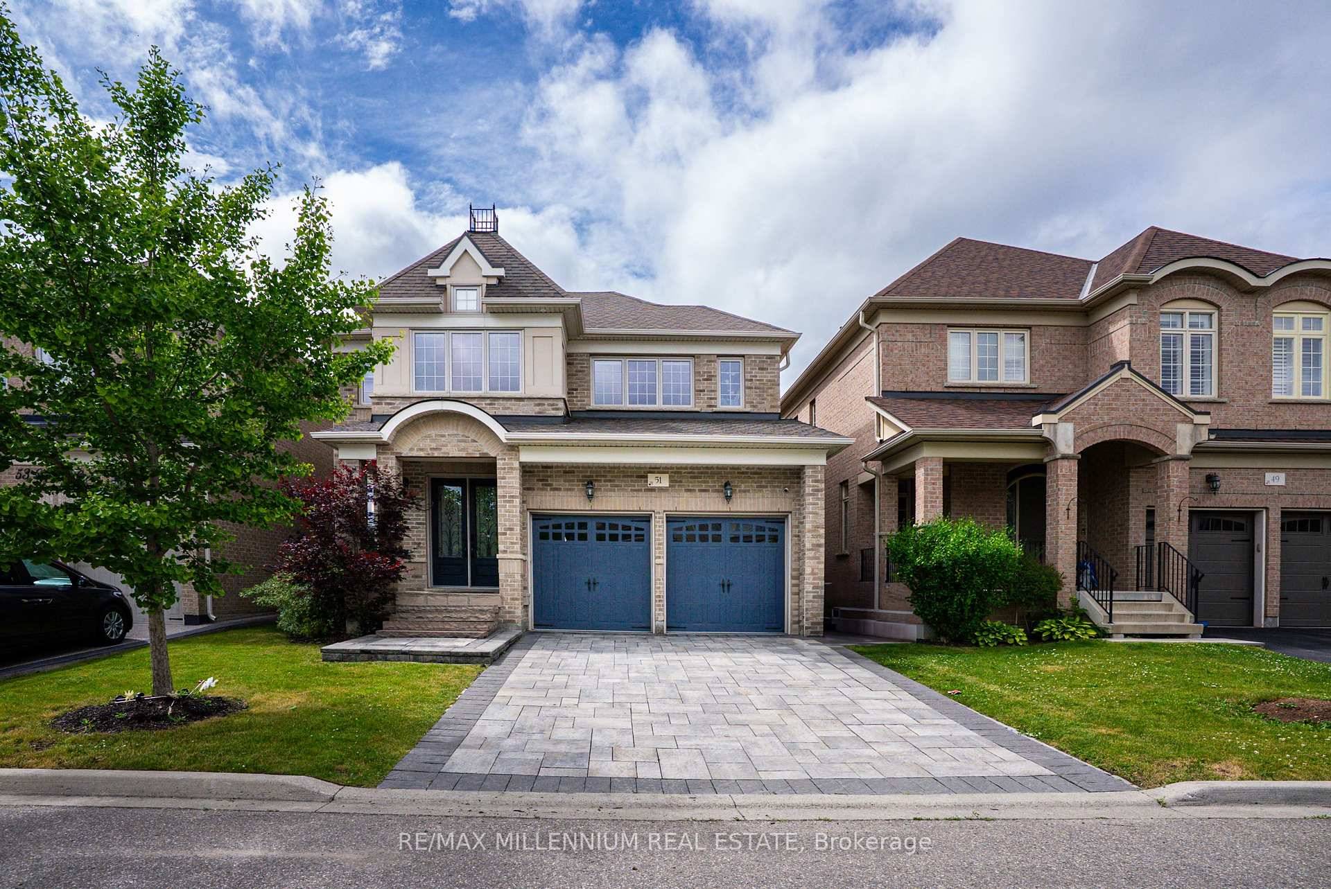 Kaneff Built Detached In A Golf Course Community, Modern Layout On A Premium Lot W Over 100KIn Luxurious Upgrades, 9' Ceilings On 1st amp ; 2nd Floor, 8' Doors.