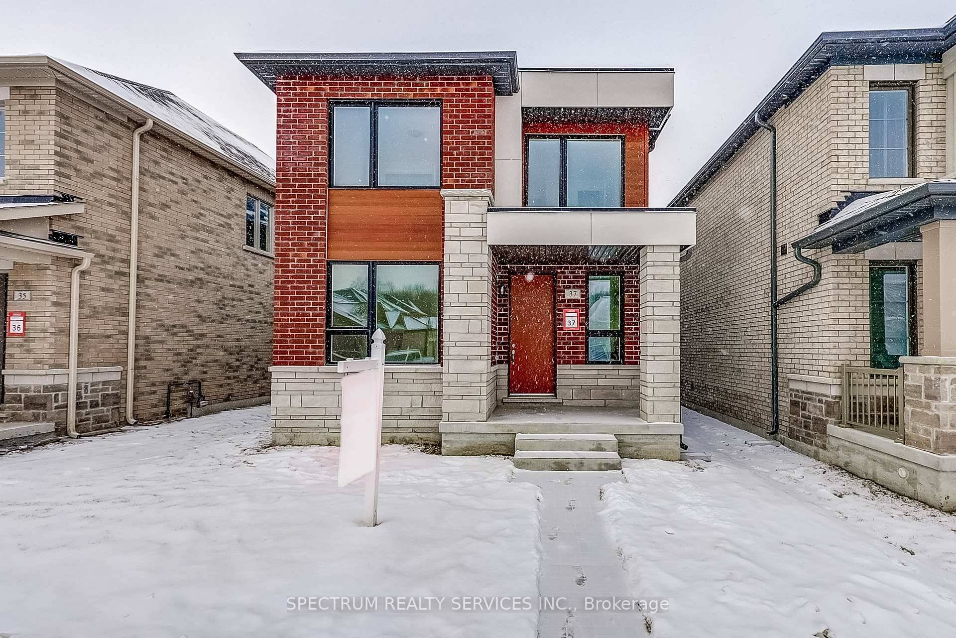 Brand New Quality Lindvest Built single detached home in south Cornell.