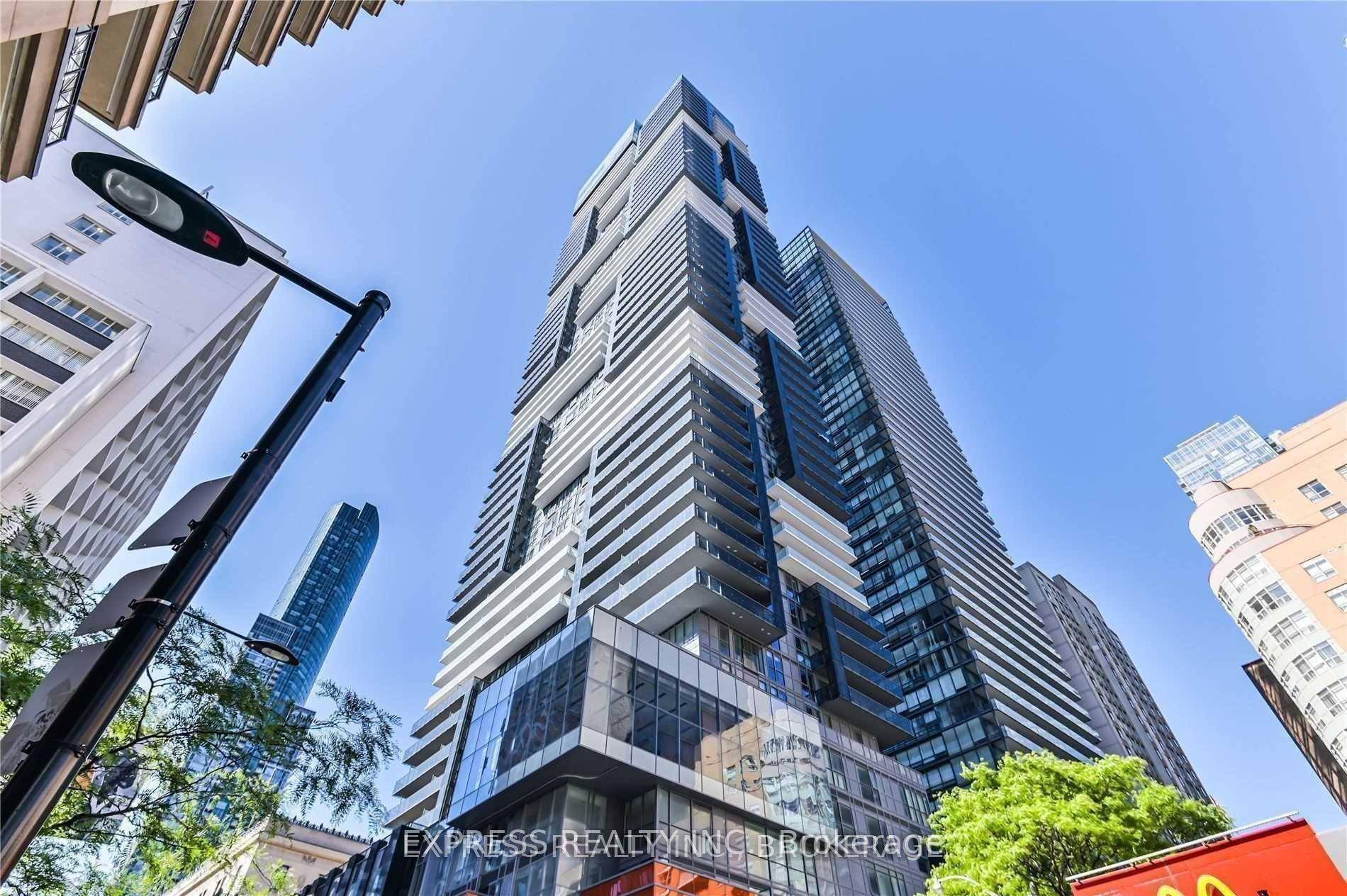 Luxurious Skyloft 2 Den Penthouse, W Beautiful Skyline Views, 10 Ft Ceiling, Floor To Ceiling Windows, Fireplace.