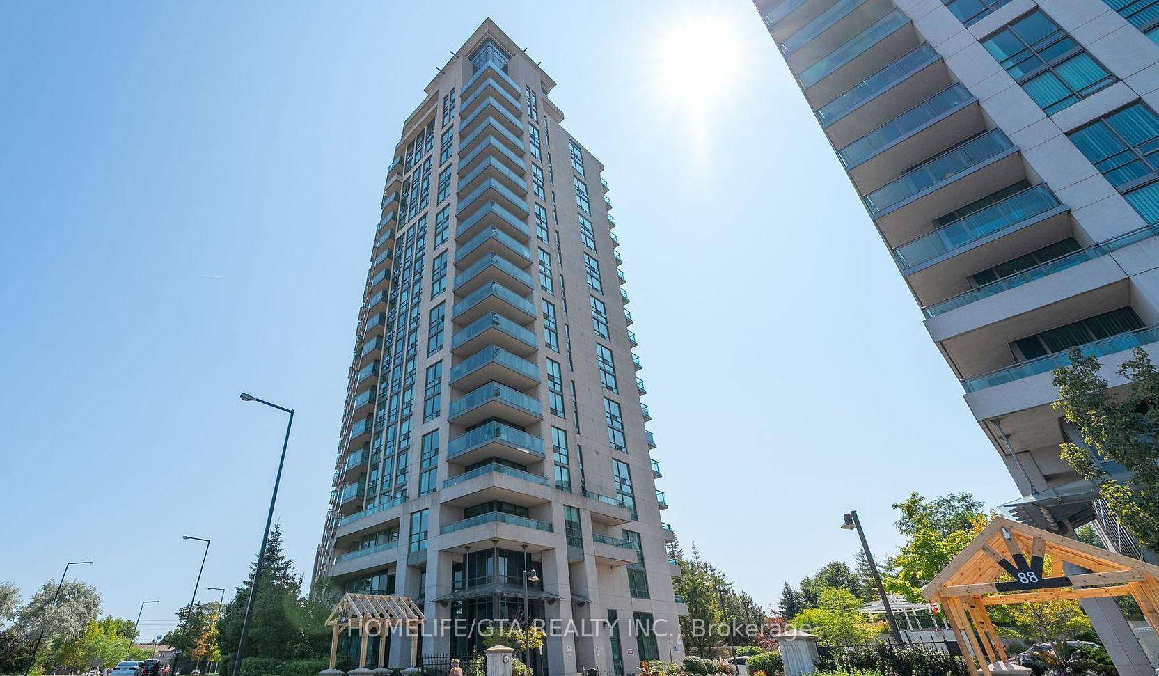 2 Bedroom 2 Full Washroom Corner Unit !