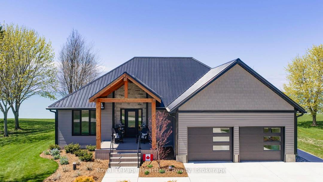 MODERN. LAKEFRONT. UNFORGETTABLE.