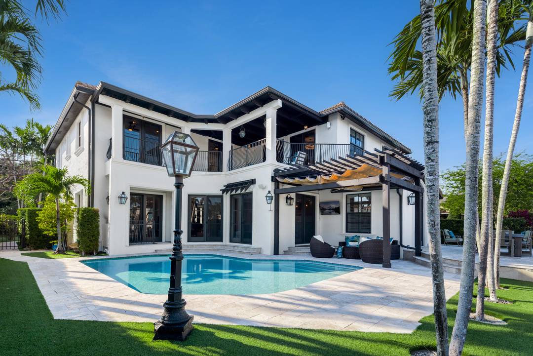 Experience refined waterfront living in this impressive 5, 000 square foot Mediterranean style two story residence, ideally situated in the highly desirable Victoria Park neighborhood !
