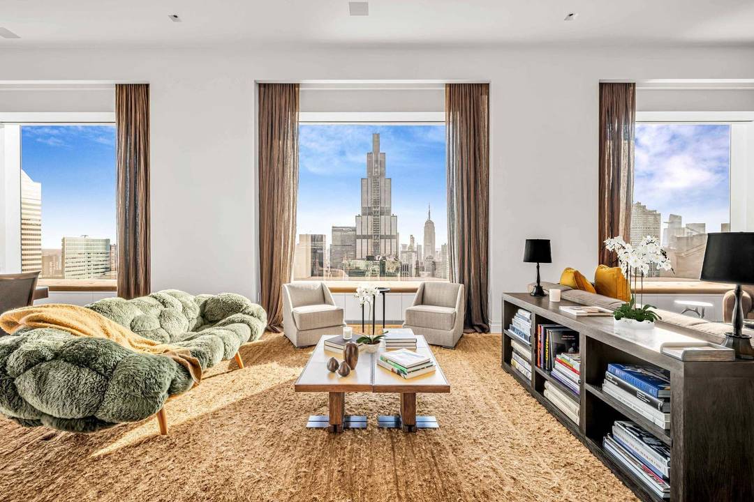 Welcome to Residence 52B at the world renowned 432 Park Avenue, where celebrated designer Waldo Fernandez has created interiors that perfectly balance sophistication with warmth.