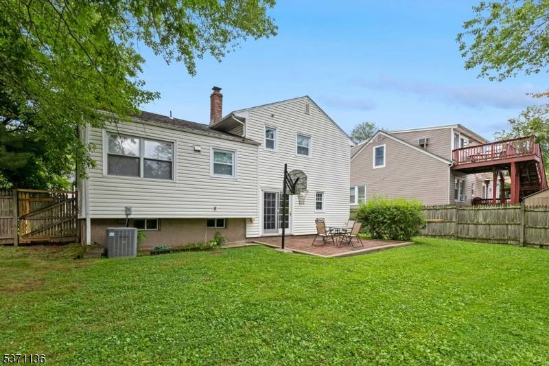 Outstanding single family home, recently renovated !