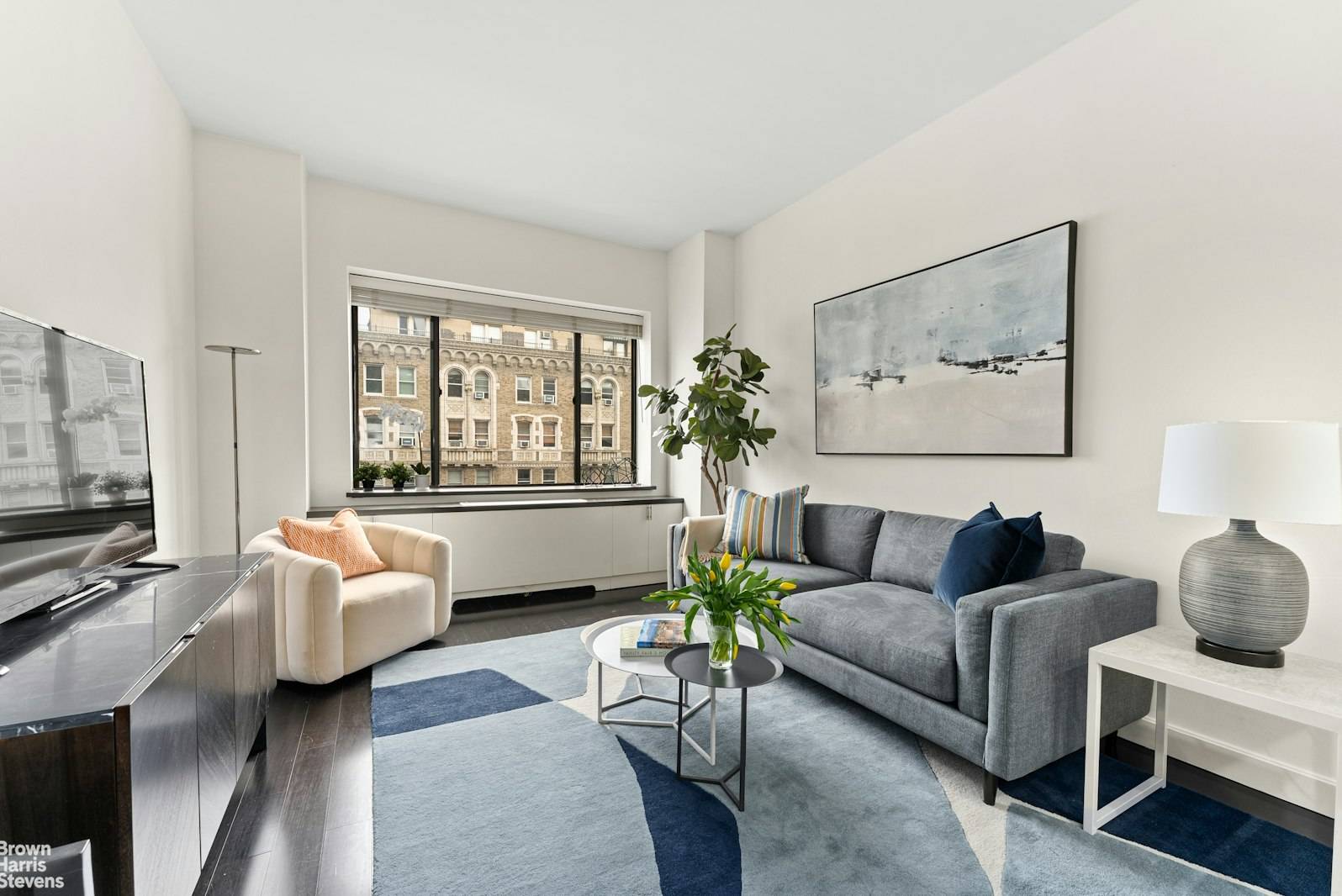 Welcome to this sophisticated Museum block one bedroom gem in the heart of the Upper West Side.